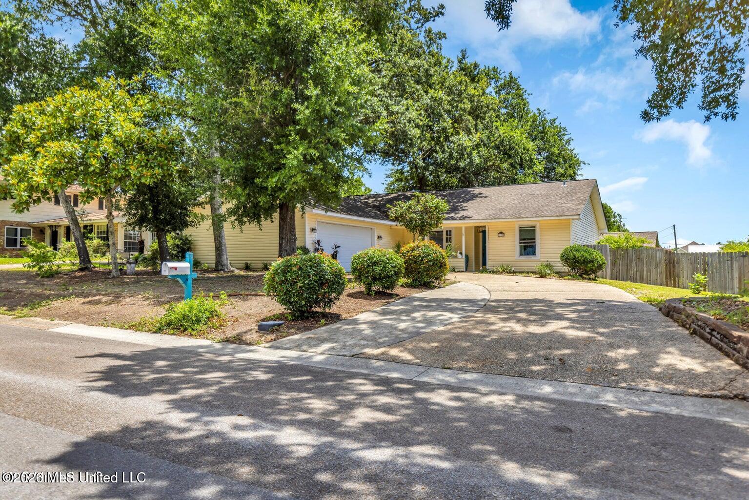 109 Palm Avenue — photo