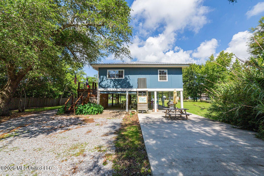 811 View Street — photo