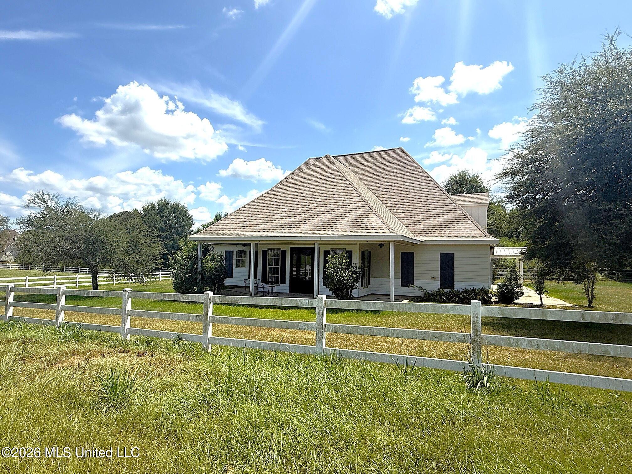 1072 Country Club Road — photo