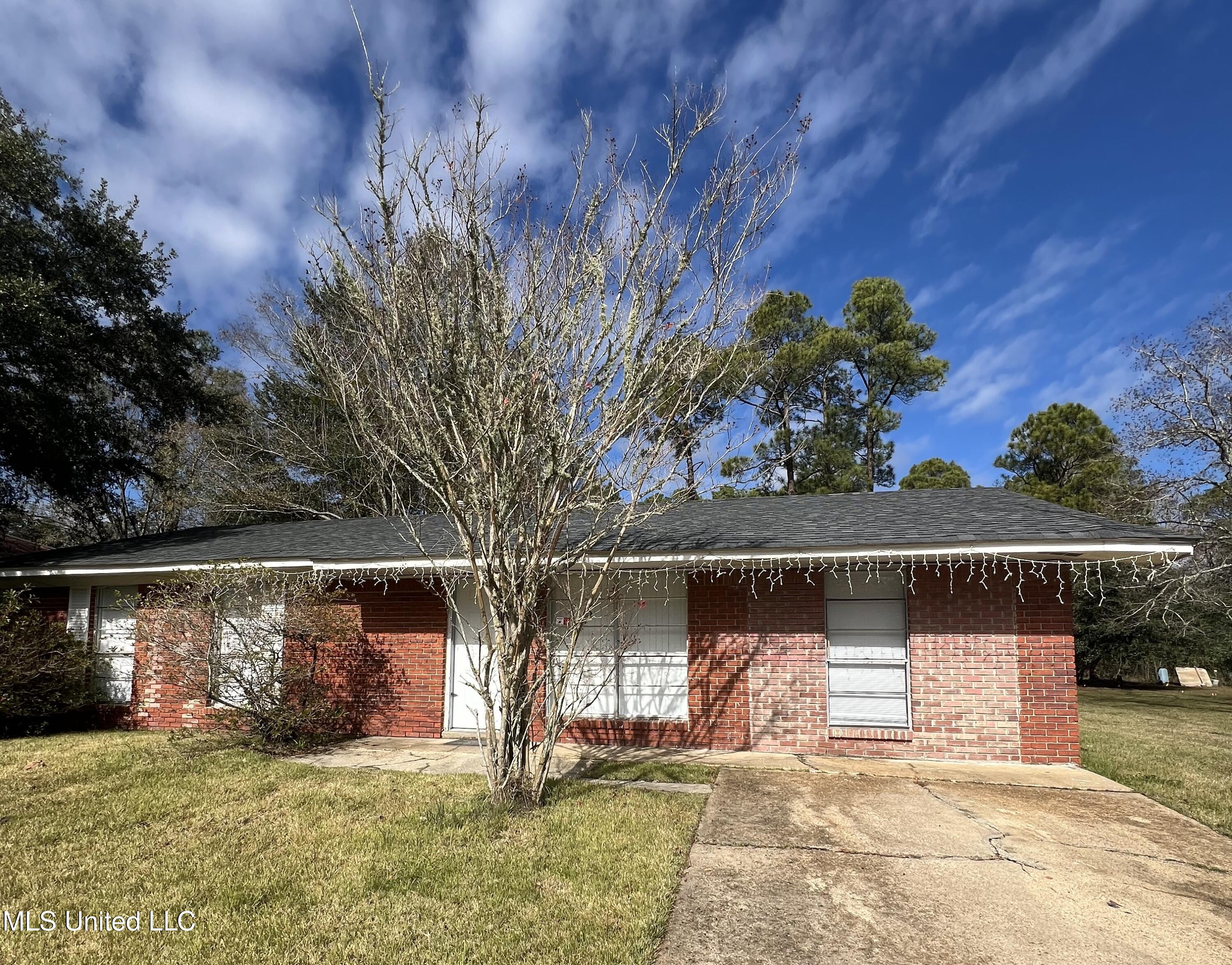 2711 E David Drive — photo