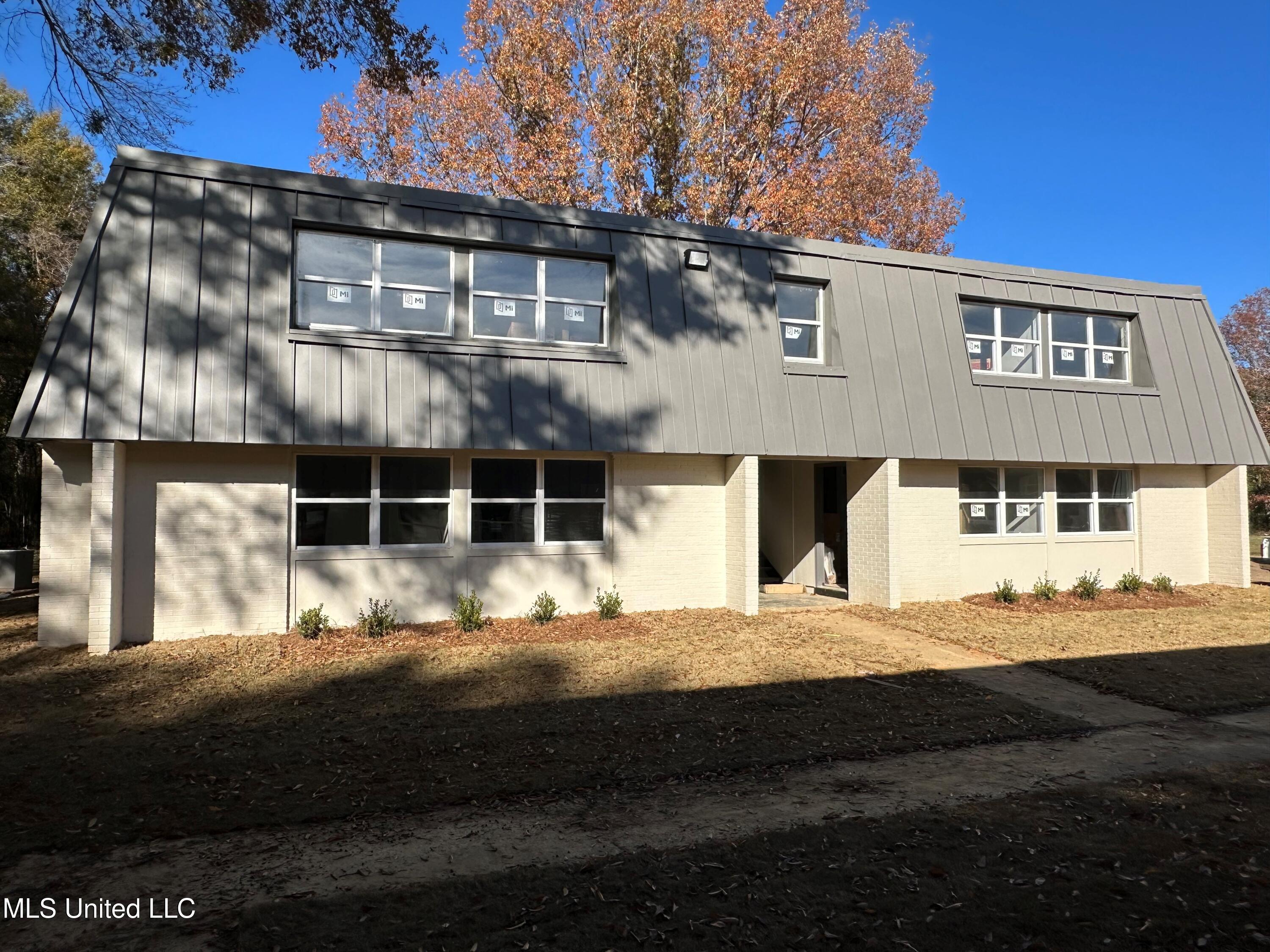 433 Meadowlark Drive — photo