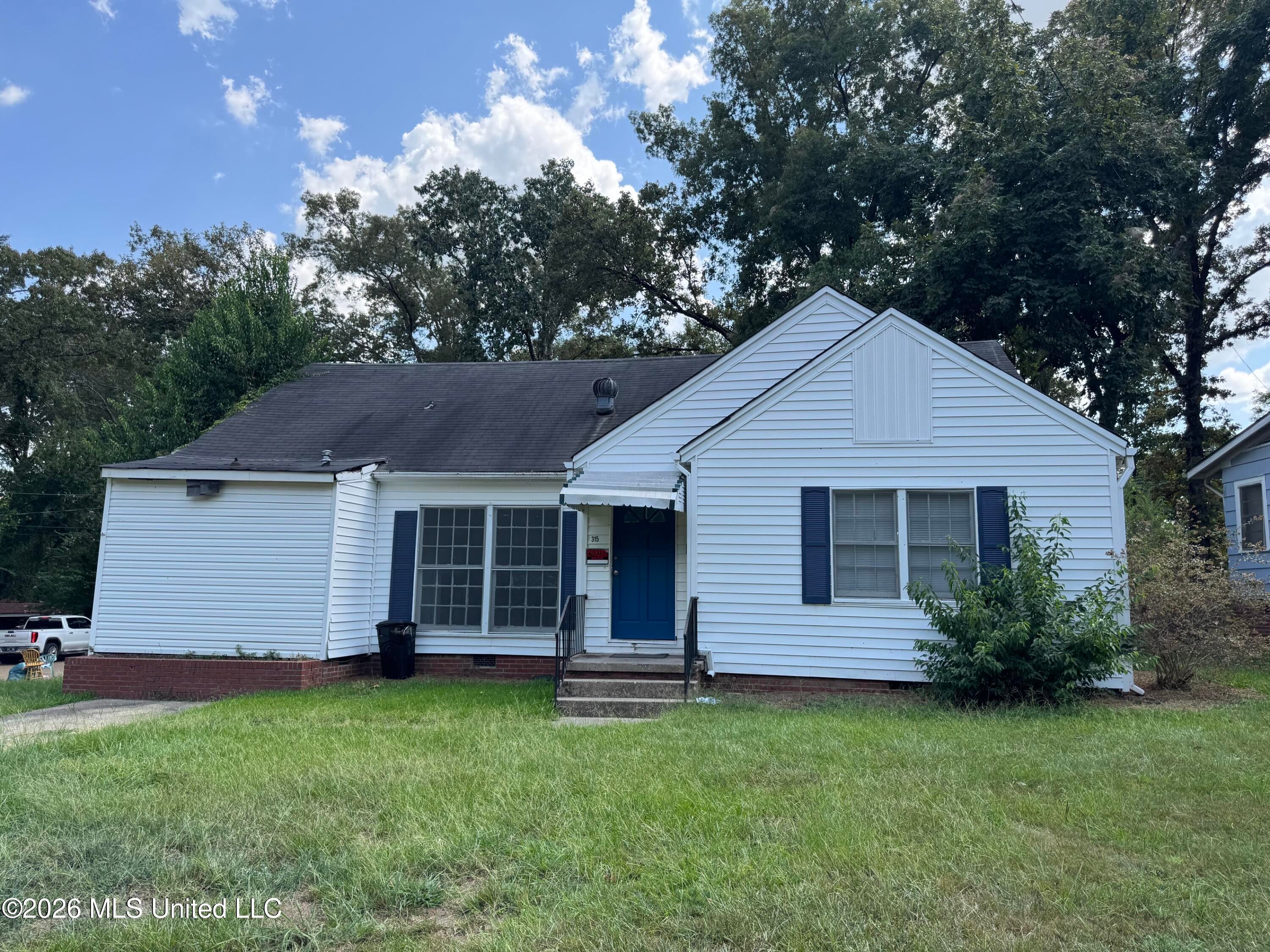 315 Robinhood Road — photo