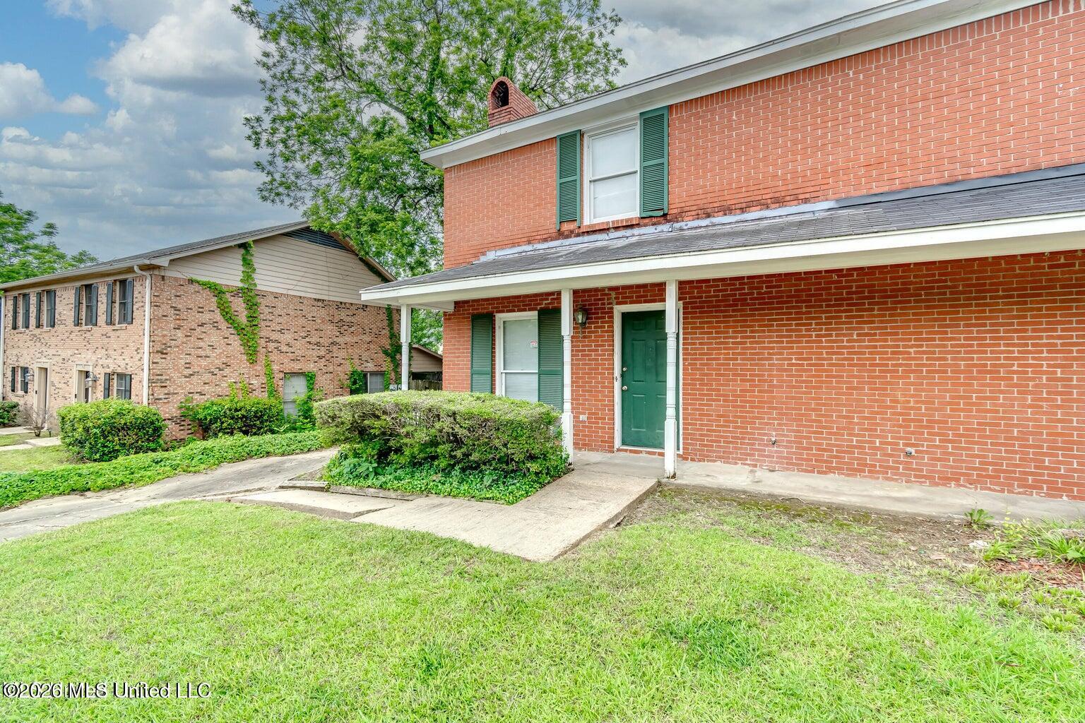 735 Wicklow Place — photo
