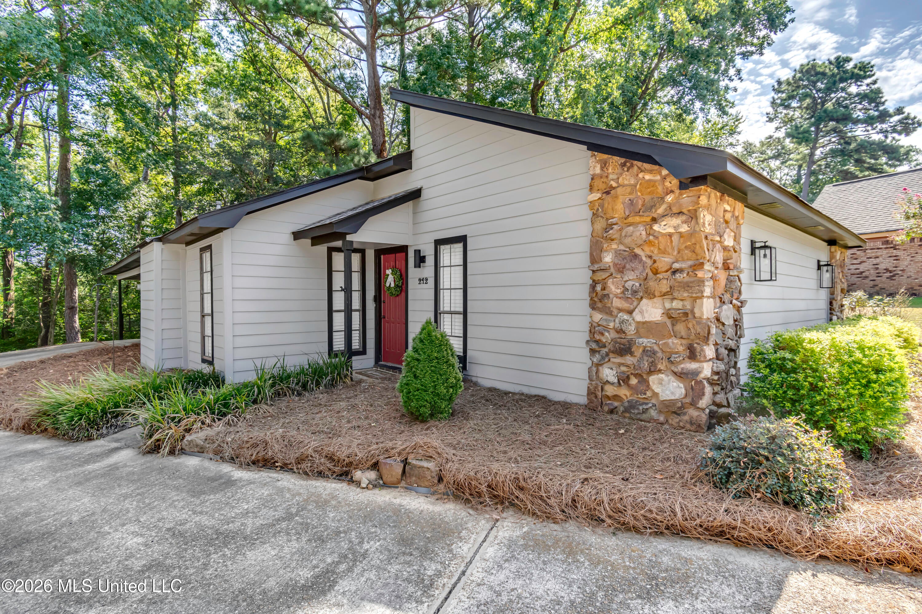 212 Dublin Court — photo