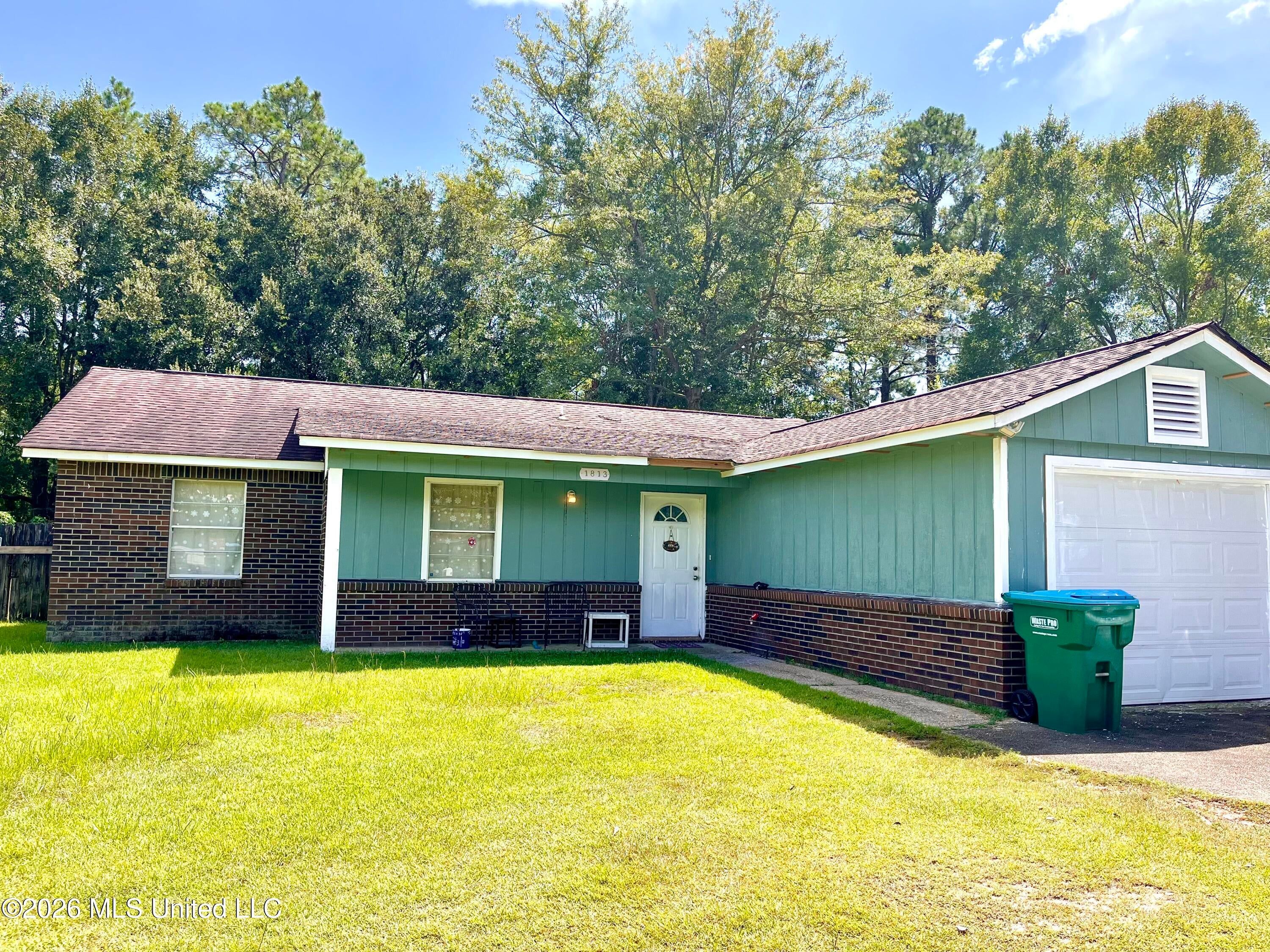 1813 Victoria Drive — photo