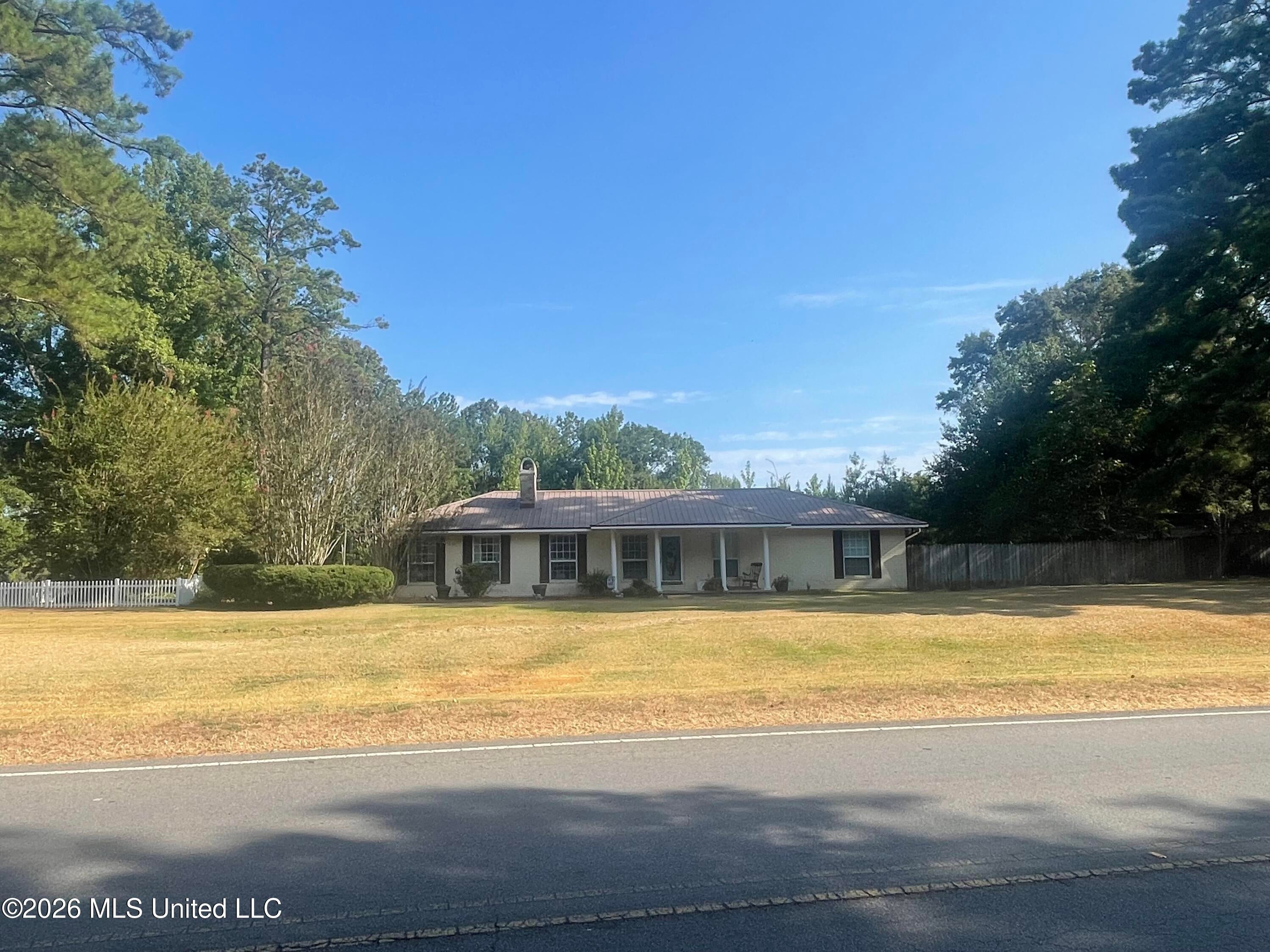 708 NW Zetus Road — photo