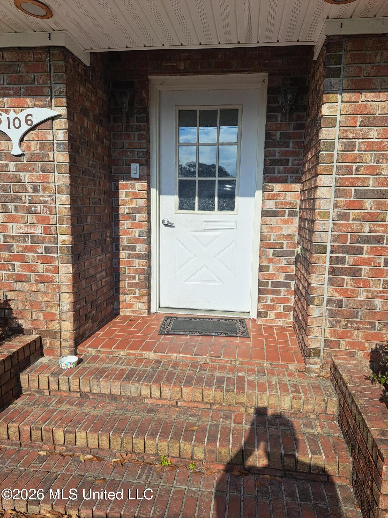 5106 Lawson Avenue — photo