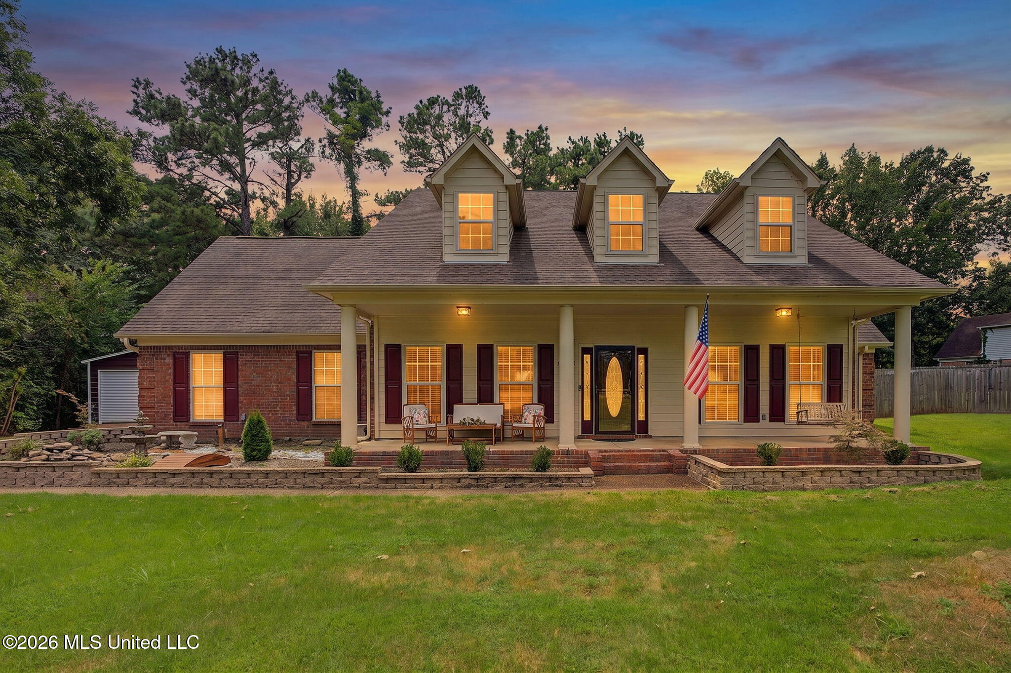 4019 Victoria Drive — photo