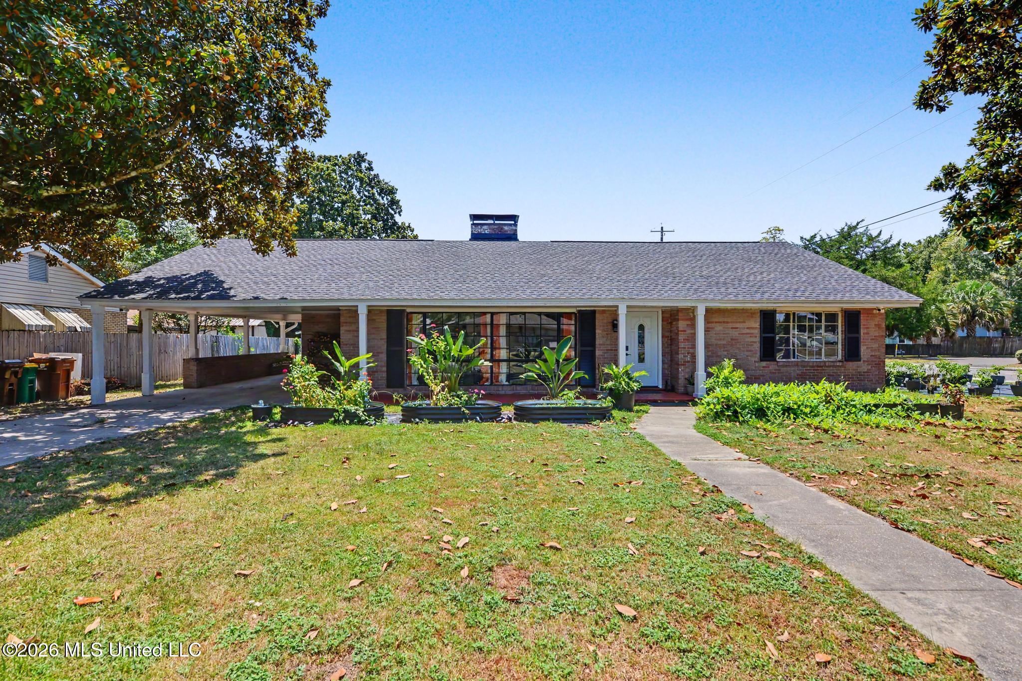 1095 Columbus Street — photo