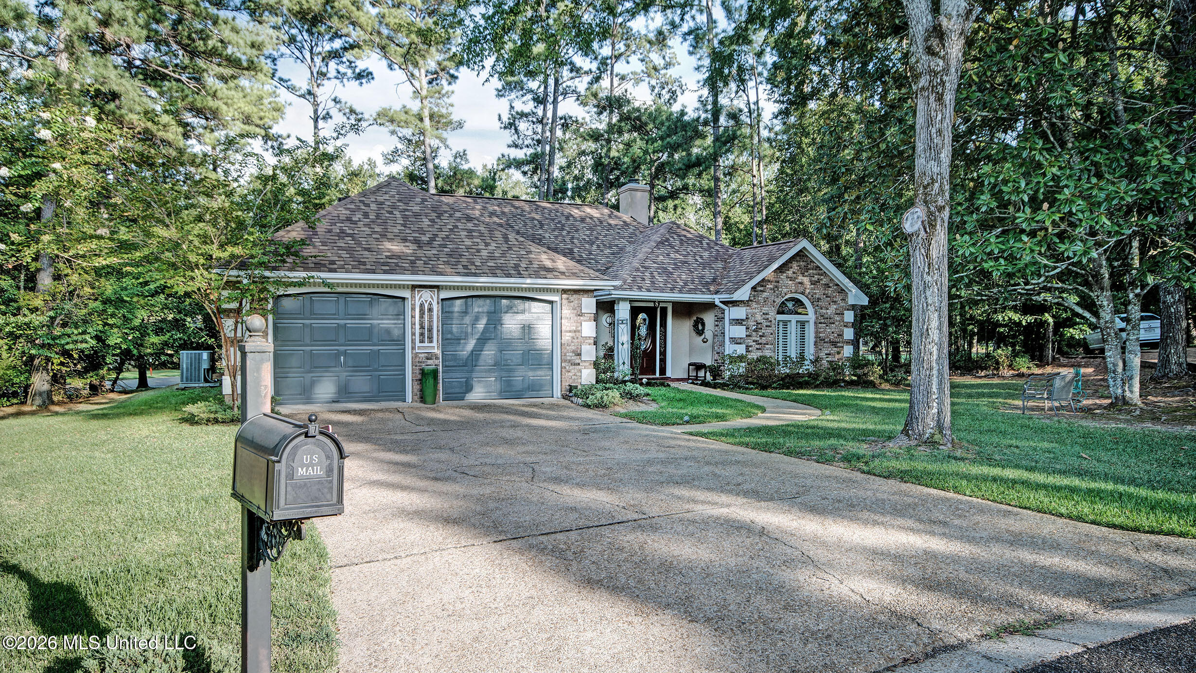 212 Overton Court — photo