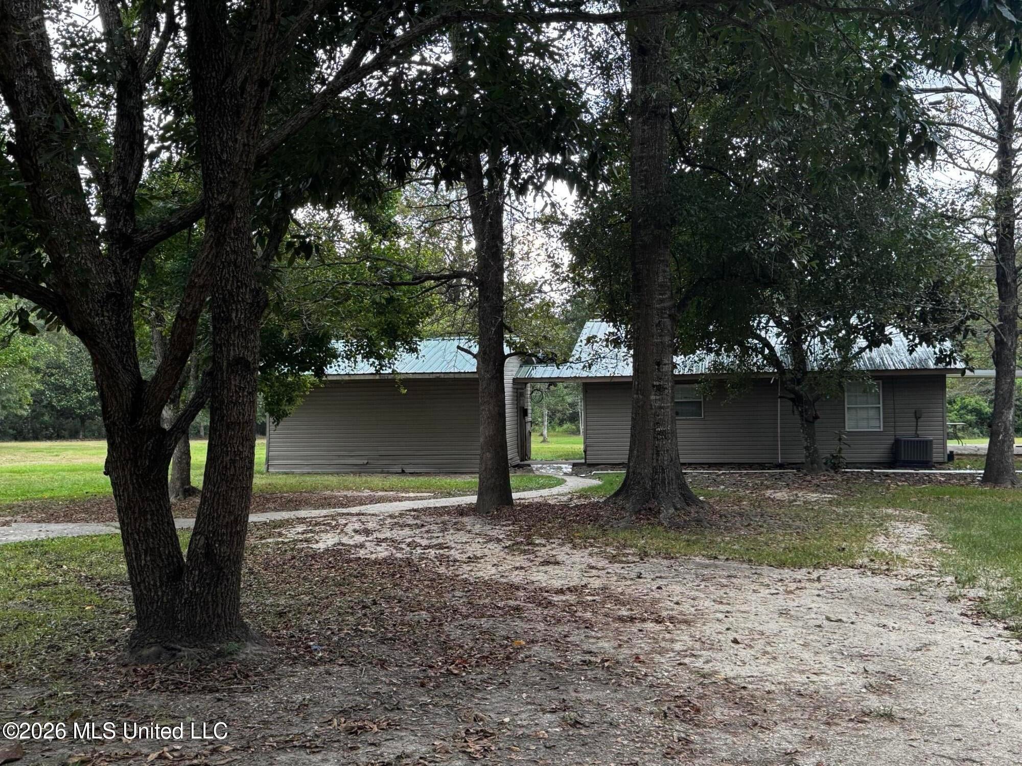 16403 Omar Boulevard — photo