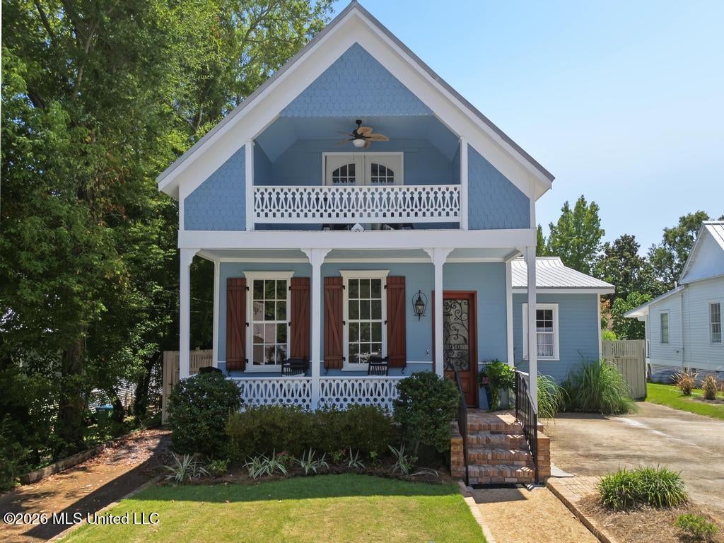 910 Calhoun Street — photo