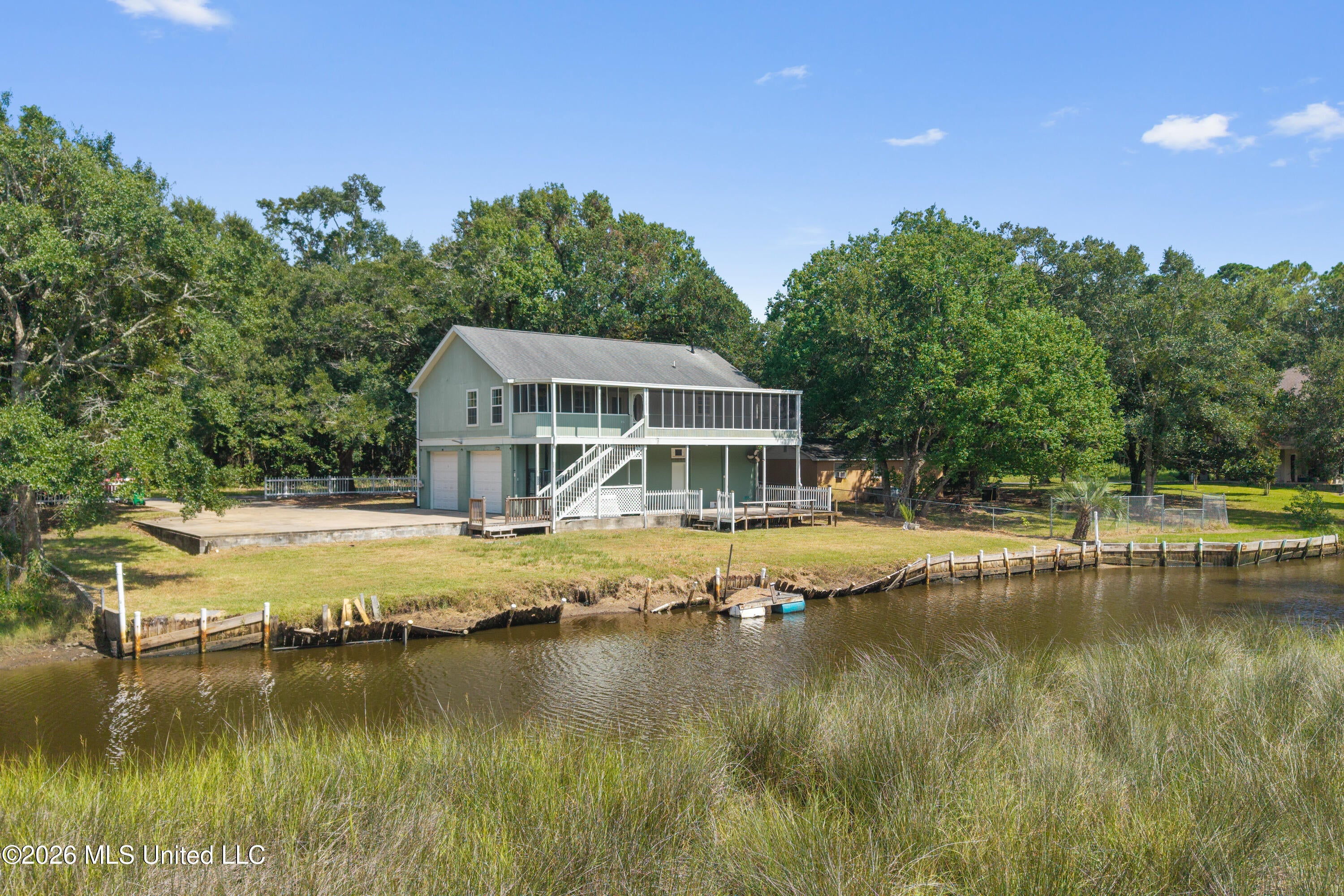 2119 E Simmons Bayou Drive — photo