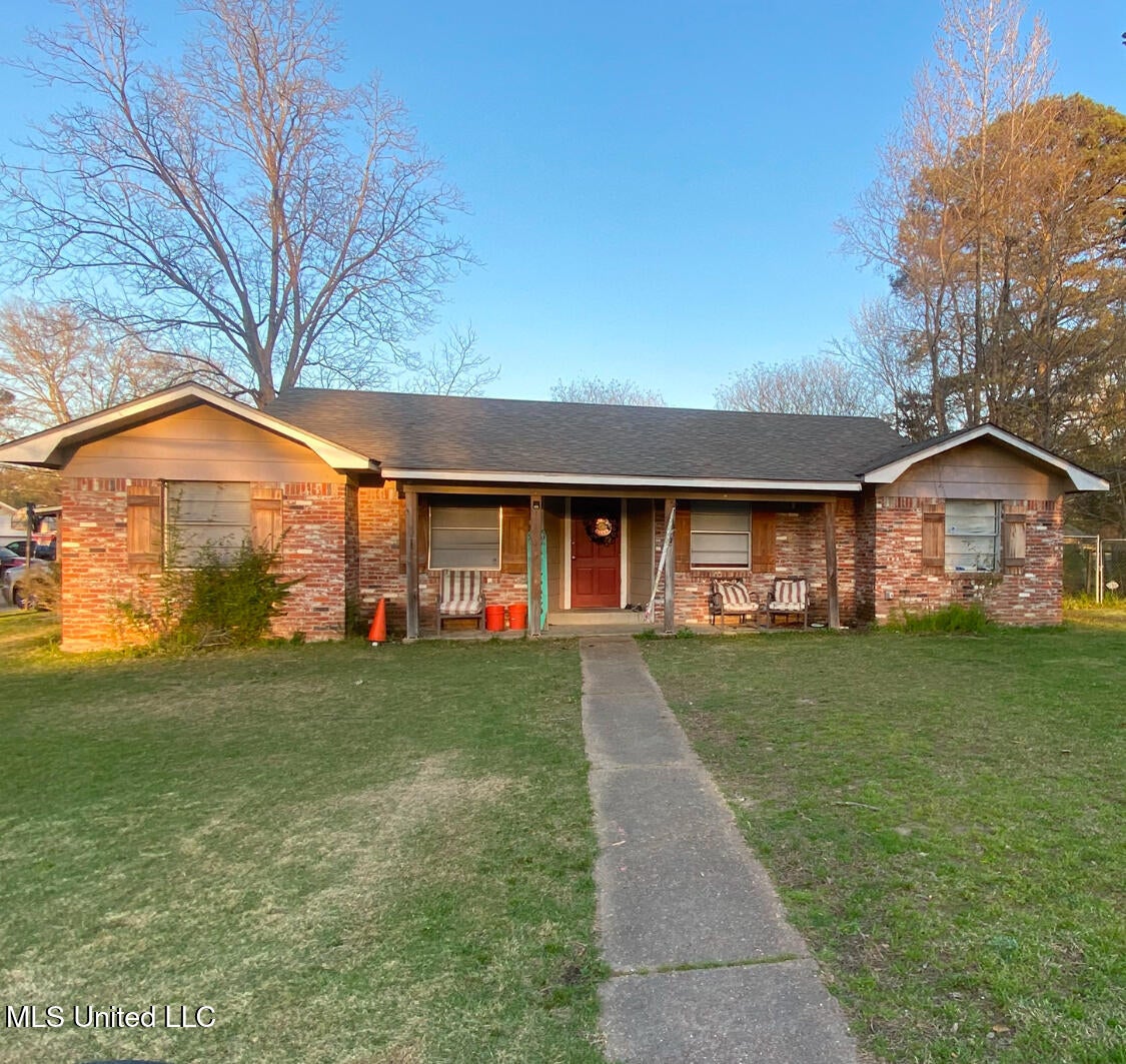 170 Belaire Drive — photo