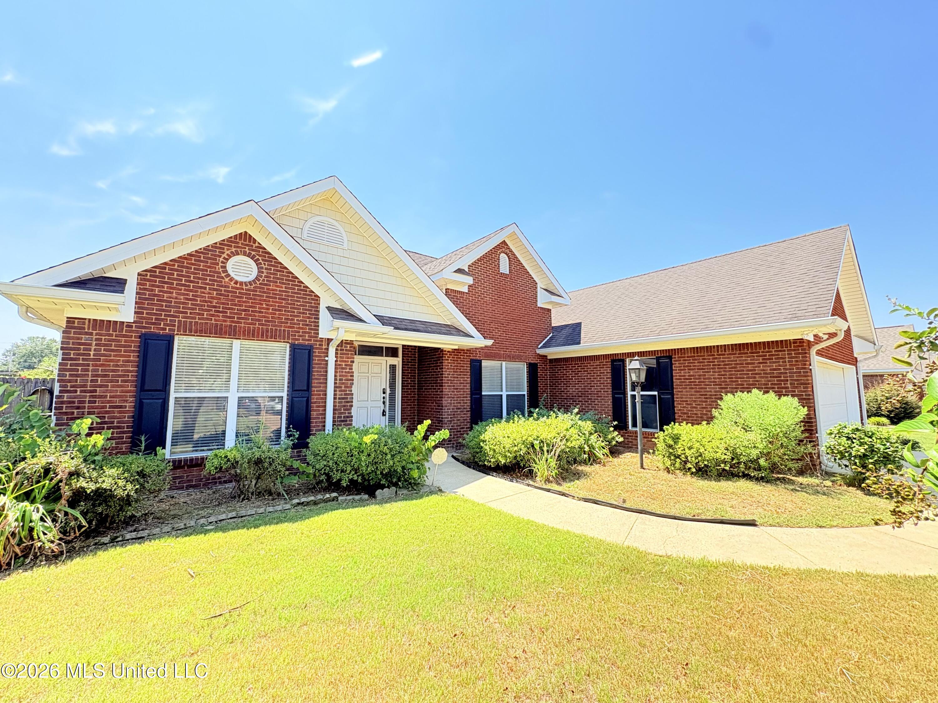 151 Saint James, Grenada, MS 38901 — photo 2