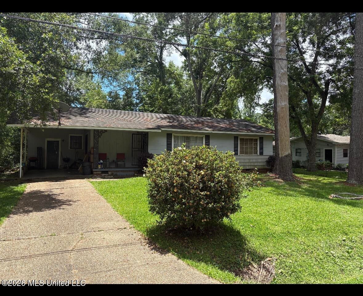139 Iris Avenue — photo