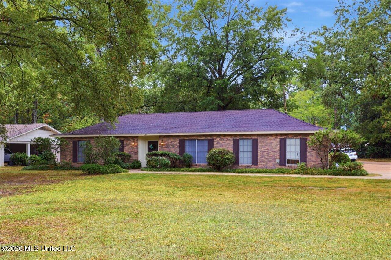 144 Colonial Circle — photo