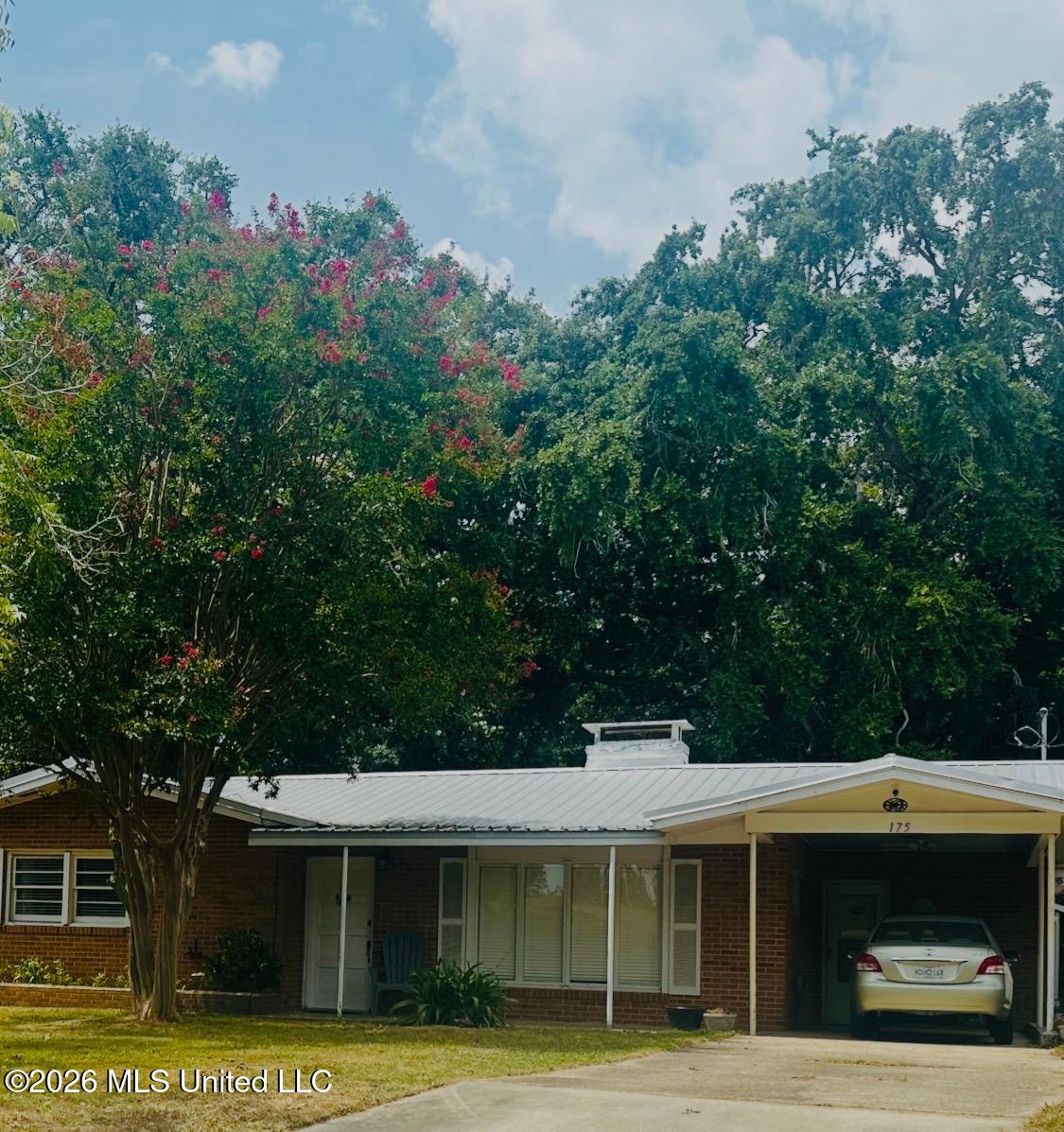 175 Brady Drive — photo