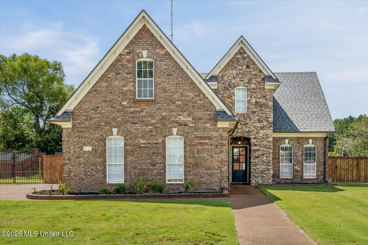 611 Ridge View Drive — photo