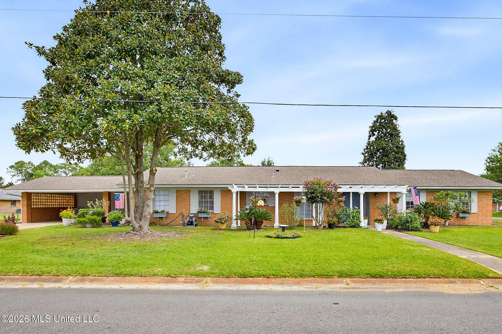 100 Pampas Drive — photo