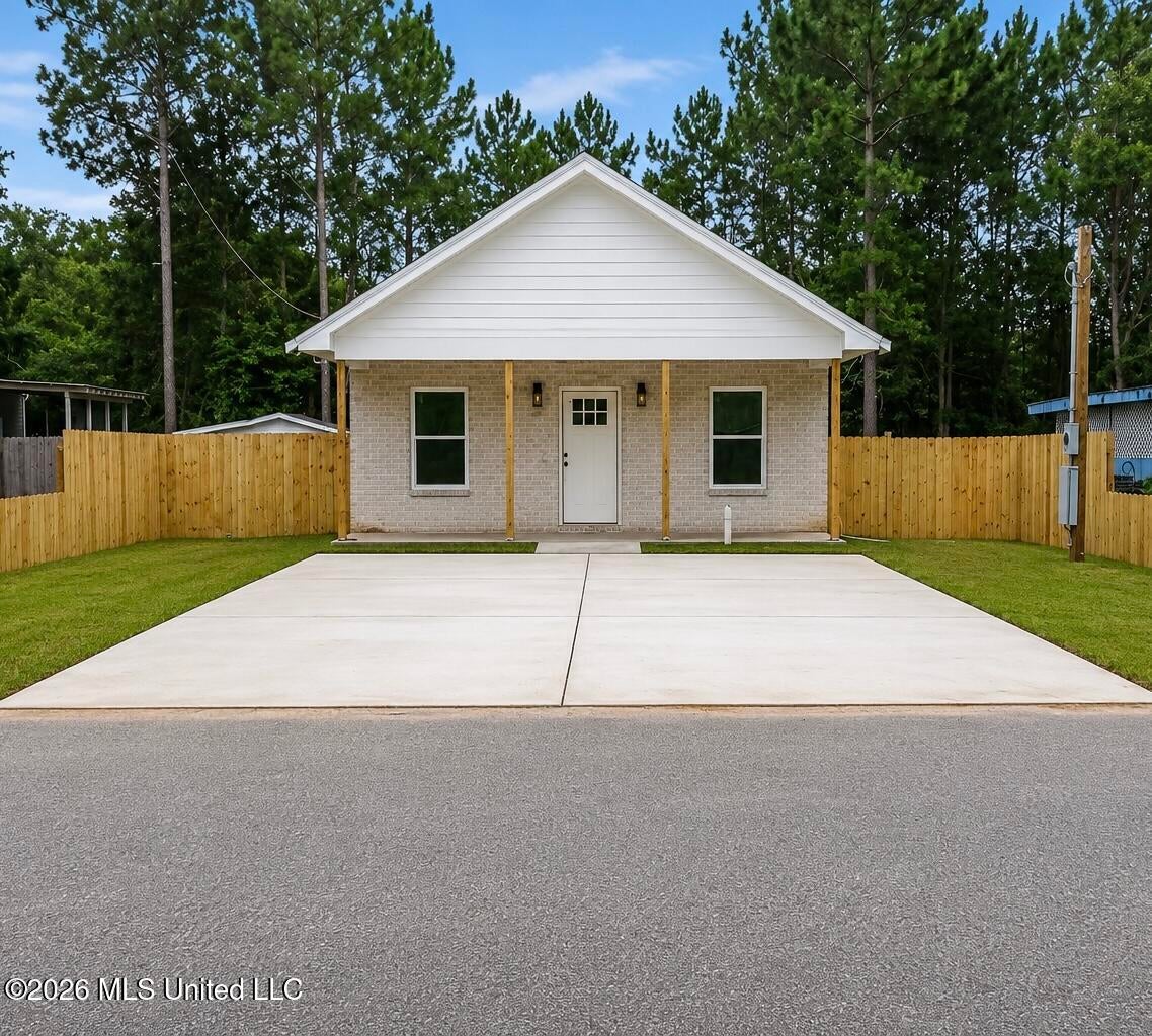 1805 Broadmoor Drive — photo