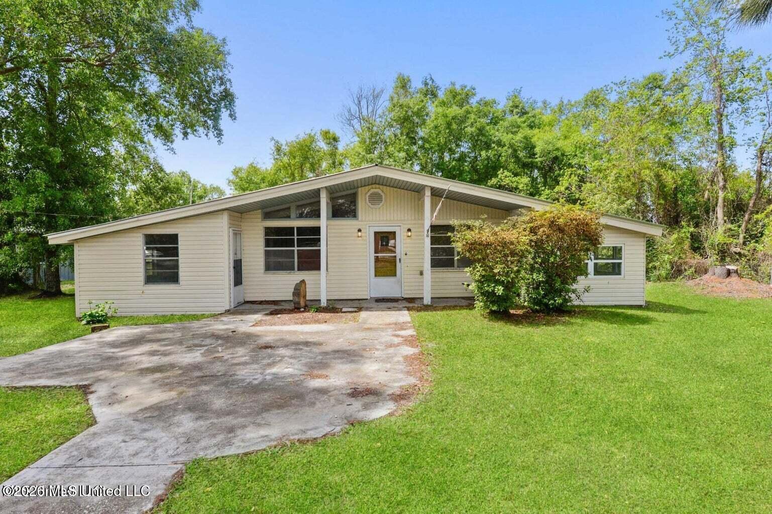 11213 Dobson Road — photo