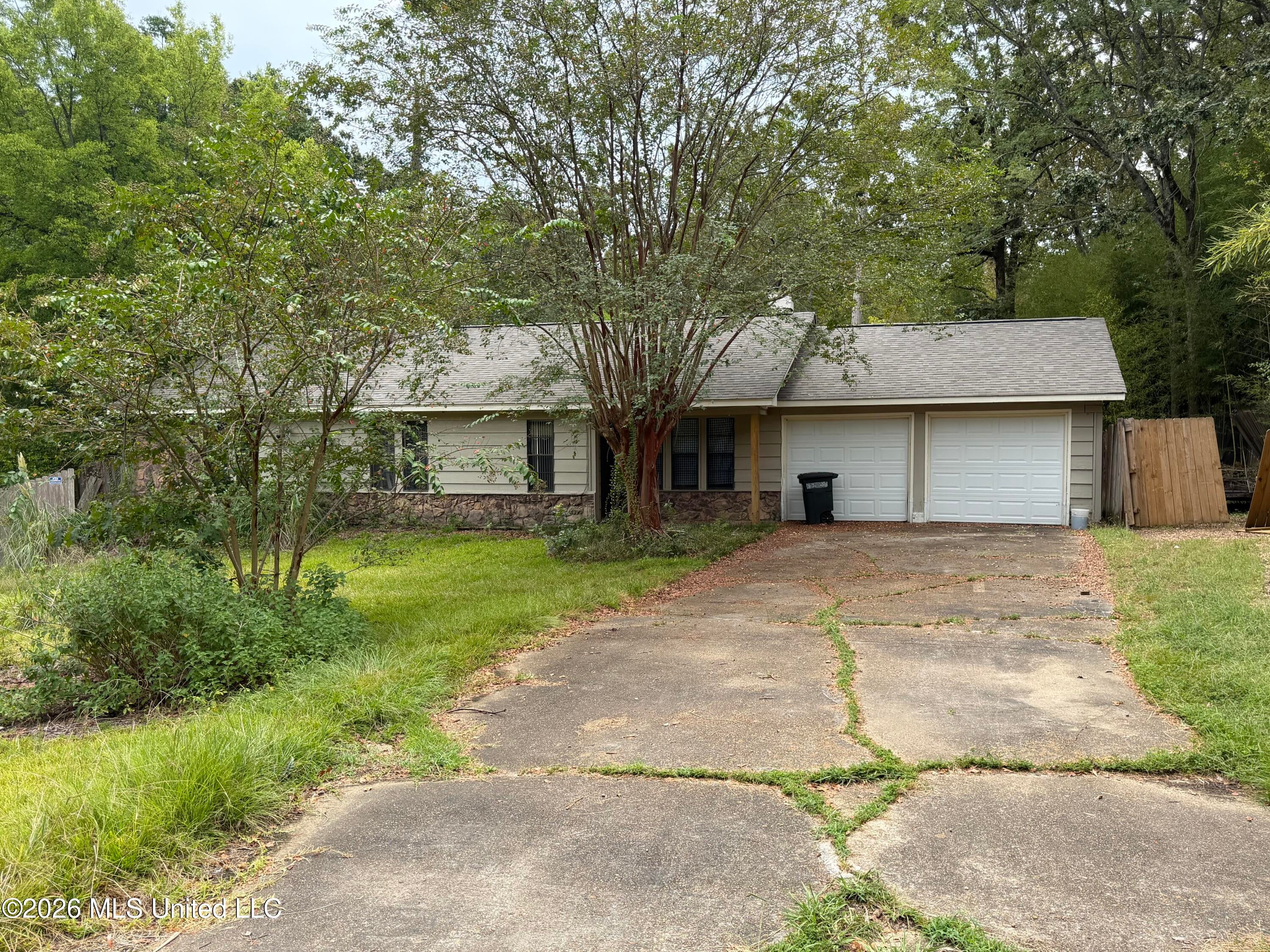 611 E Pine Needle Court — photo