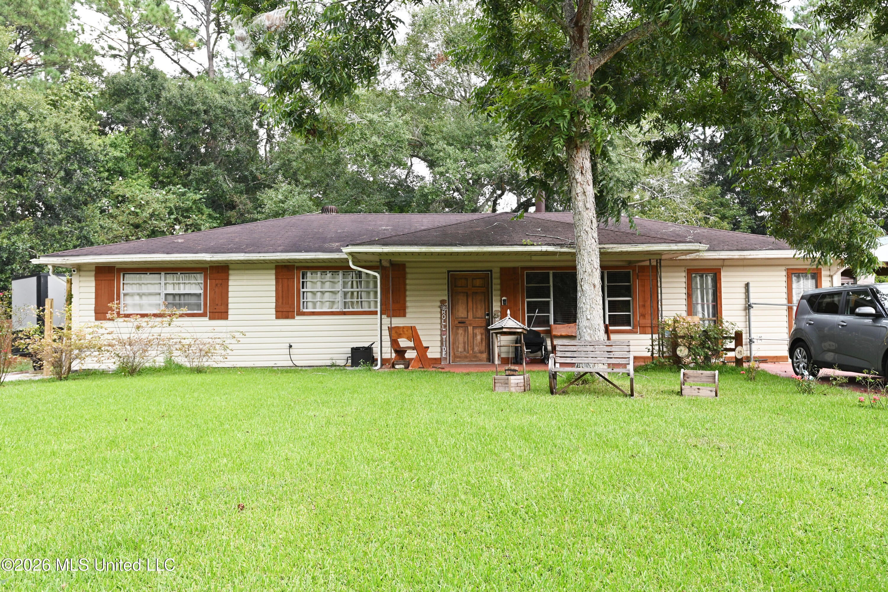 9816 Briarcliff Drive — photo