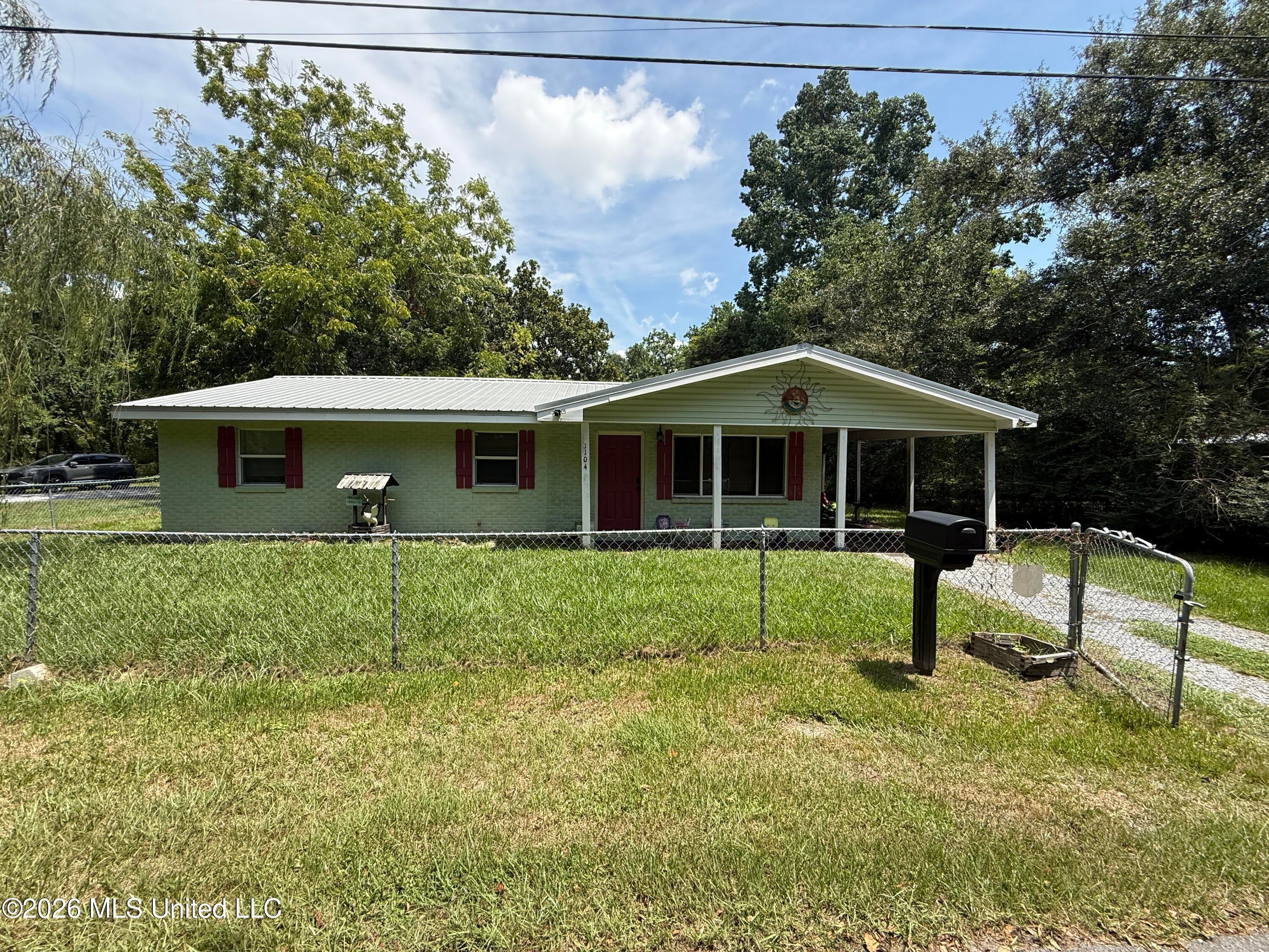 1104 Hardy Avenue — photo