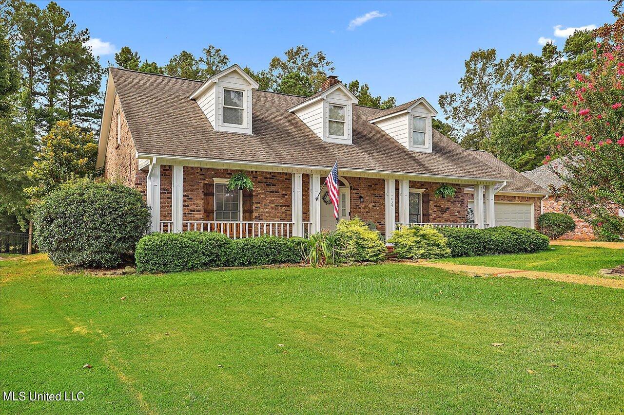 439 Woodlands Circle — photo