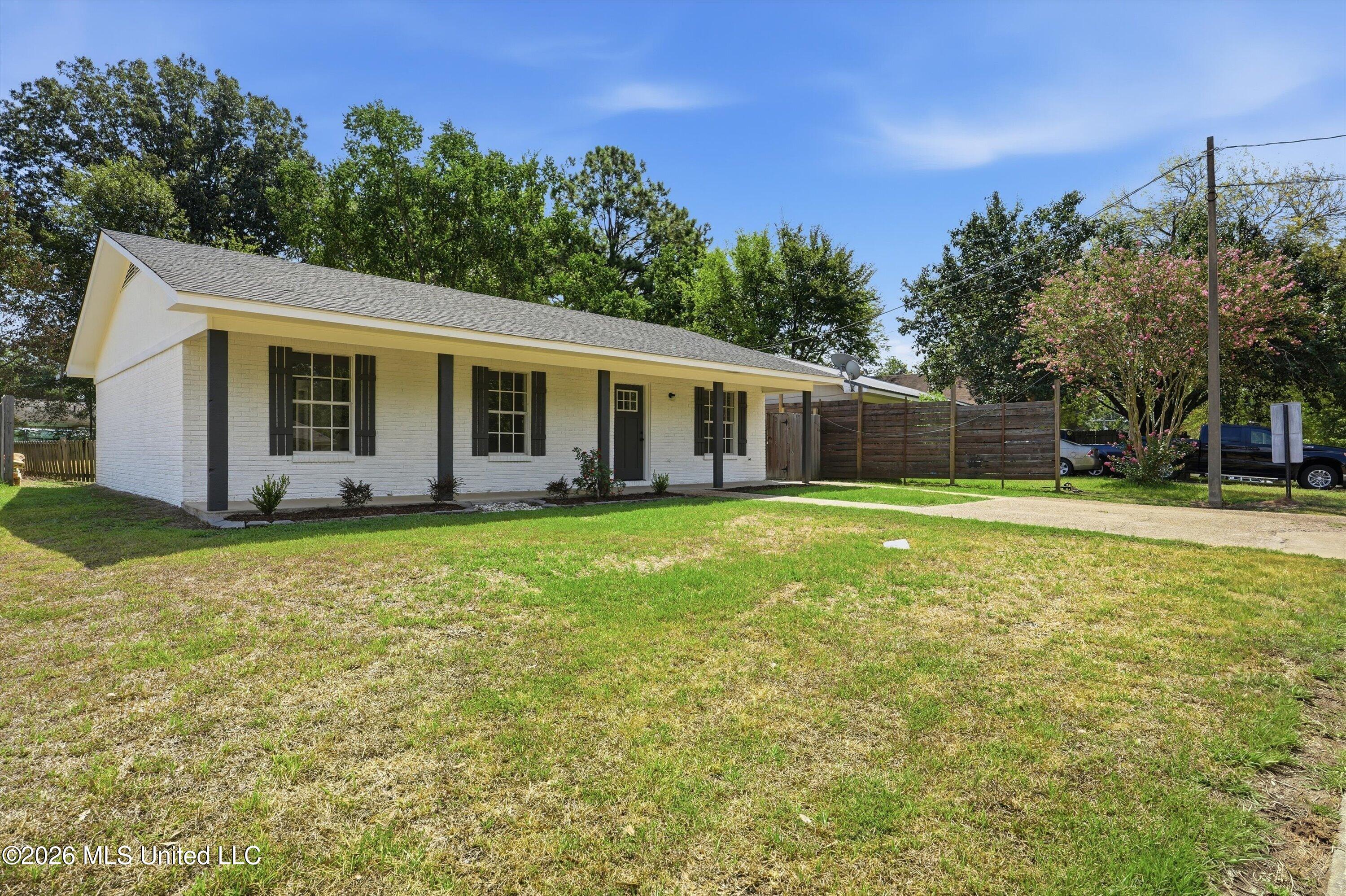 746 Clearmont Drive — photo