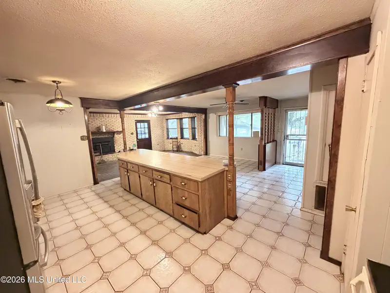 1723 Woodburn Street — photo