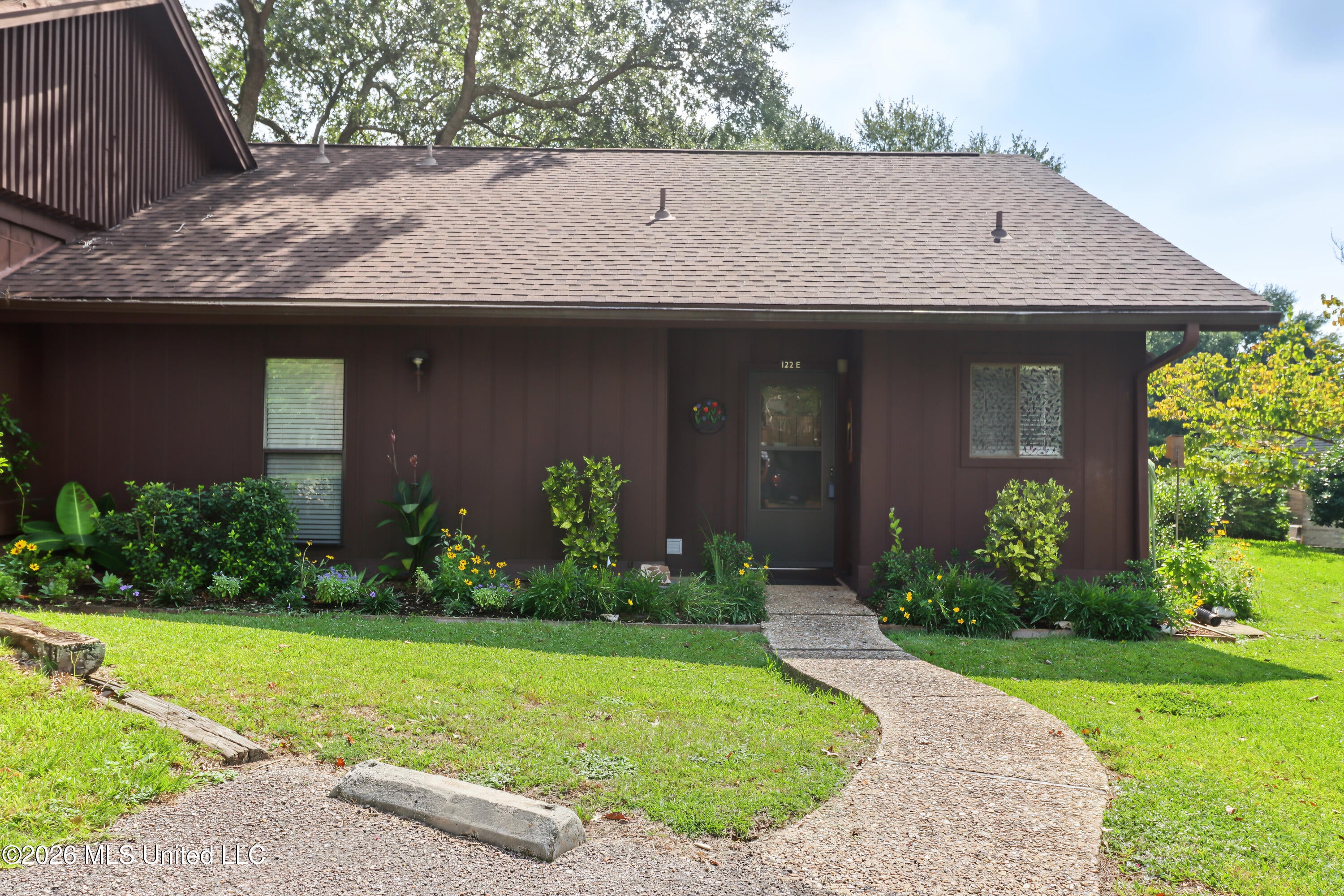 5510 E Golf Club — photo