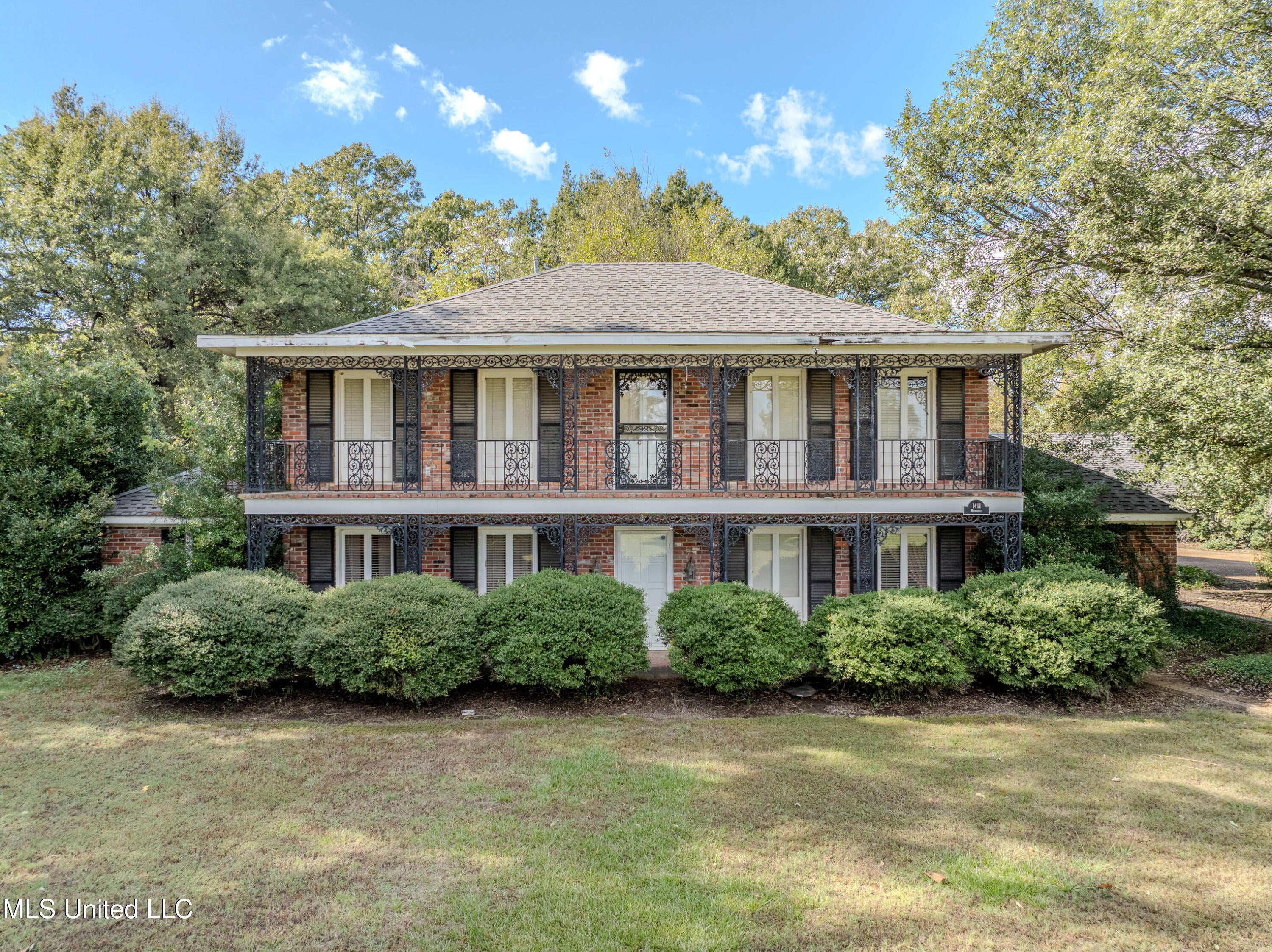 1411 Memorial Drive — photo
