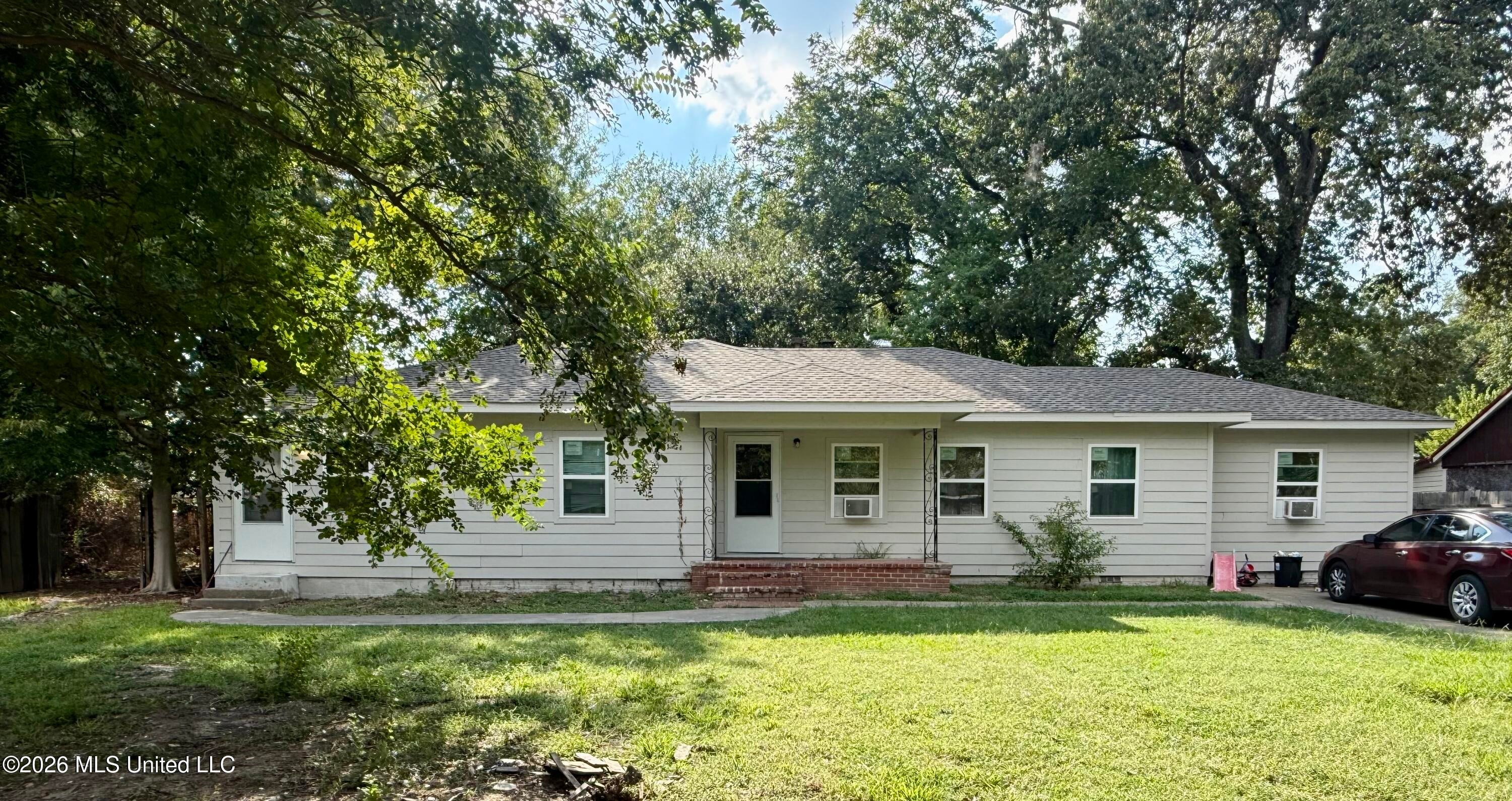 1423 Sunset Circle — photo