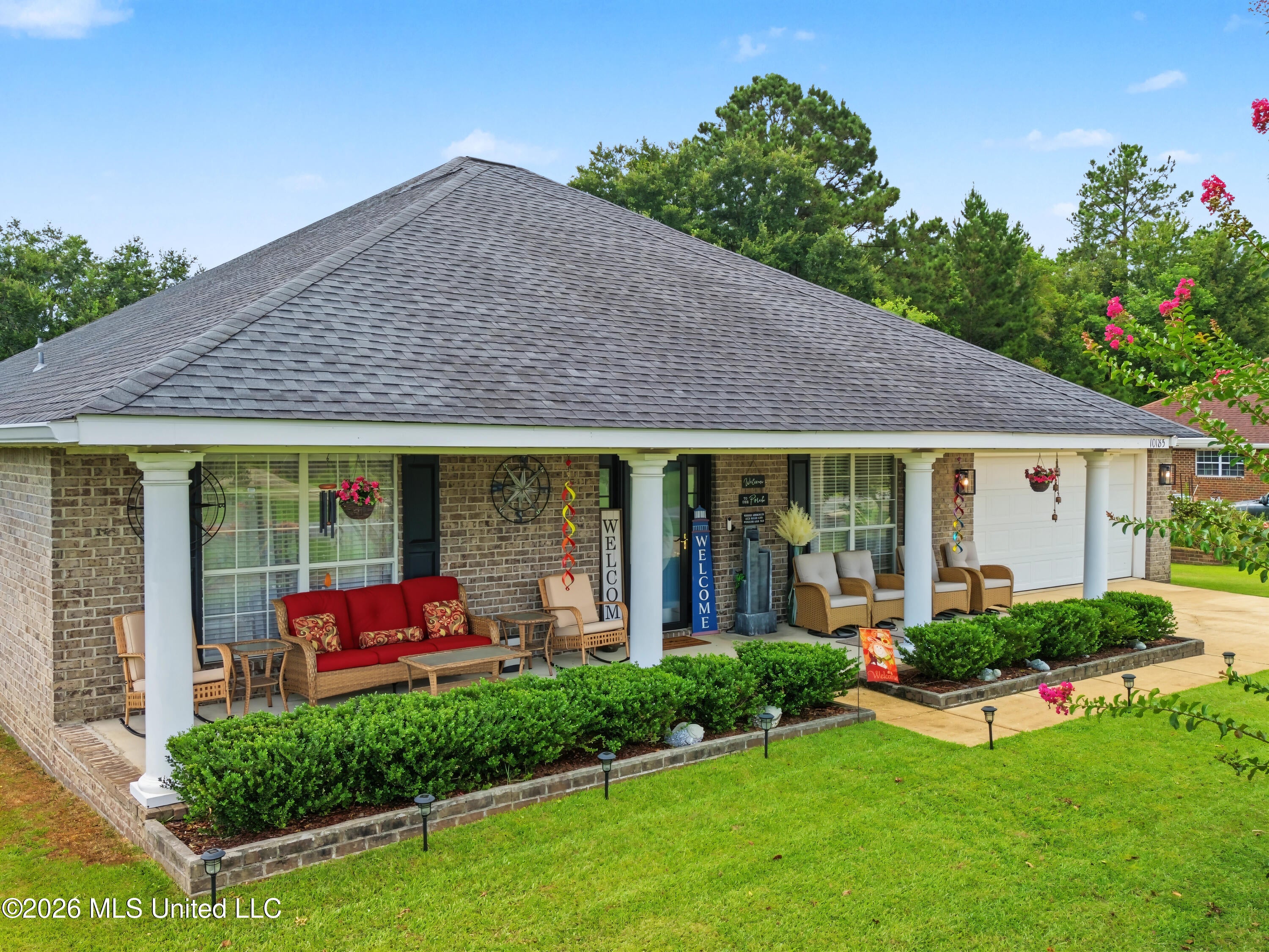 10185 Lake Forest Drive — photo