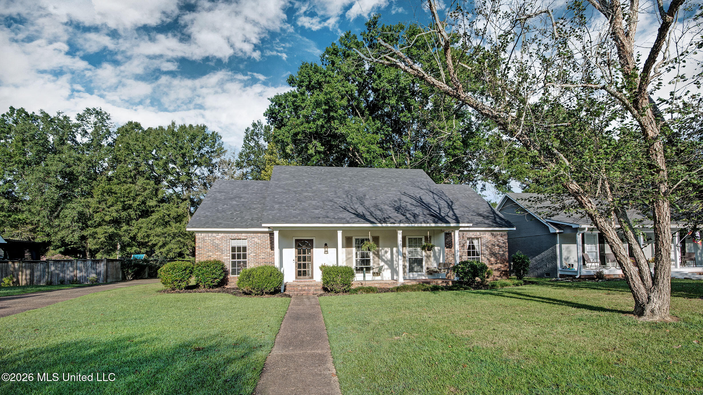 806 Bridgeport Drive — photo