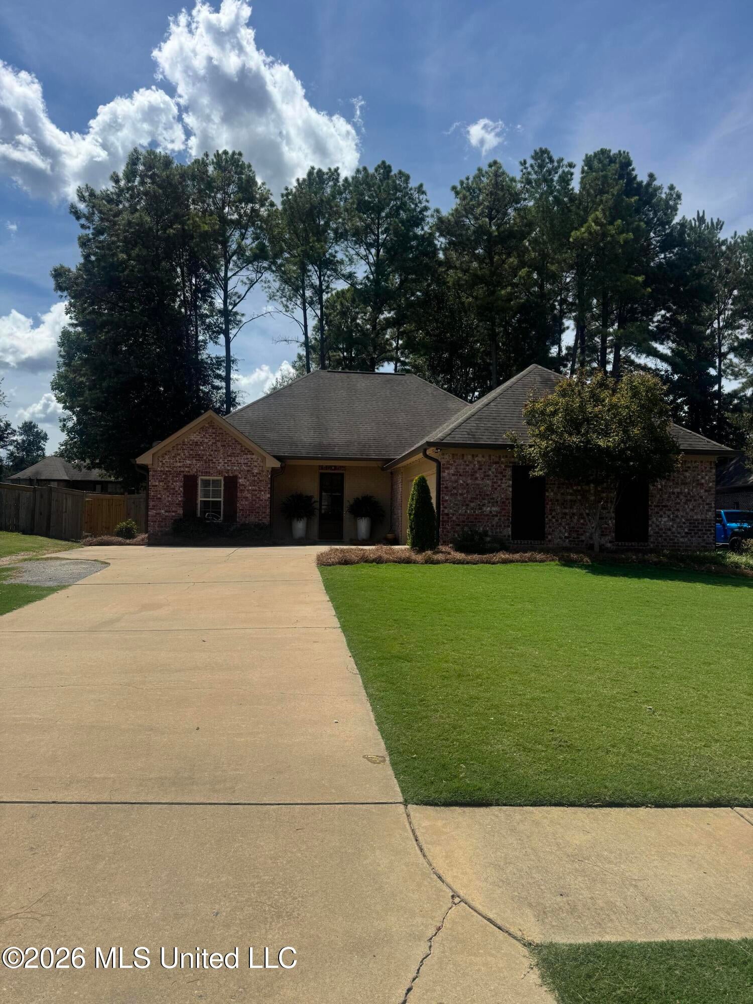 105 Kings Crossing — photo