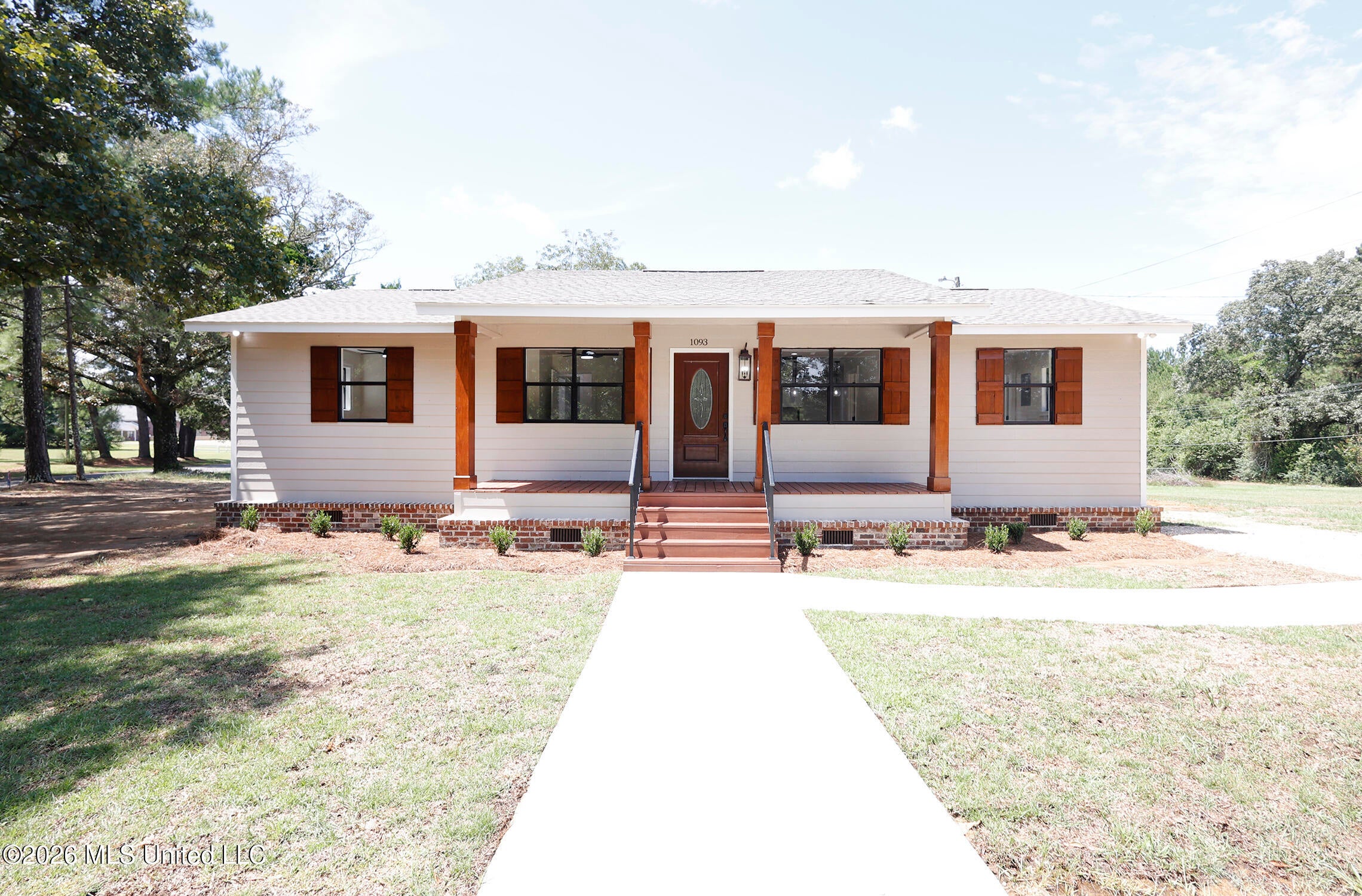 1093 Mccomb Hville Road — photo