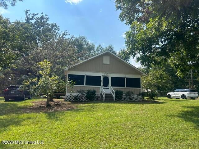 220 W Batson Avenue — photo