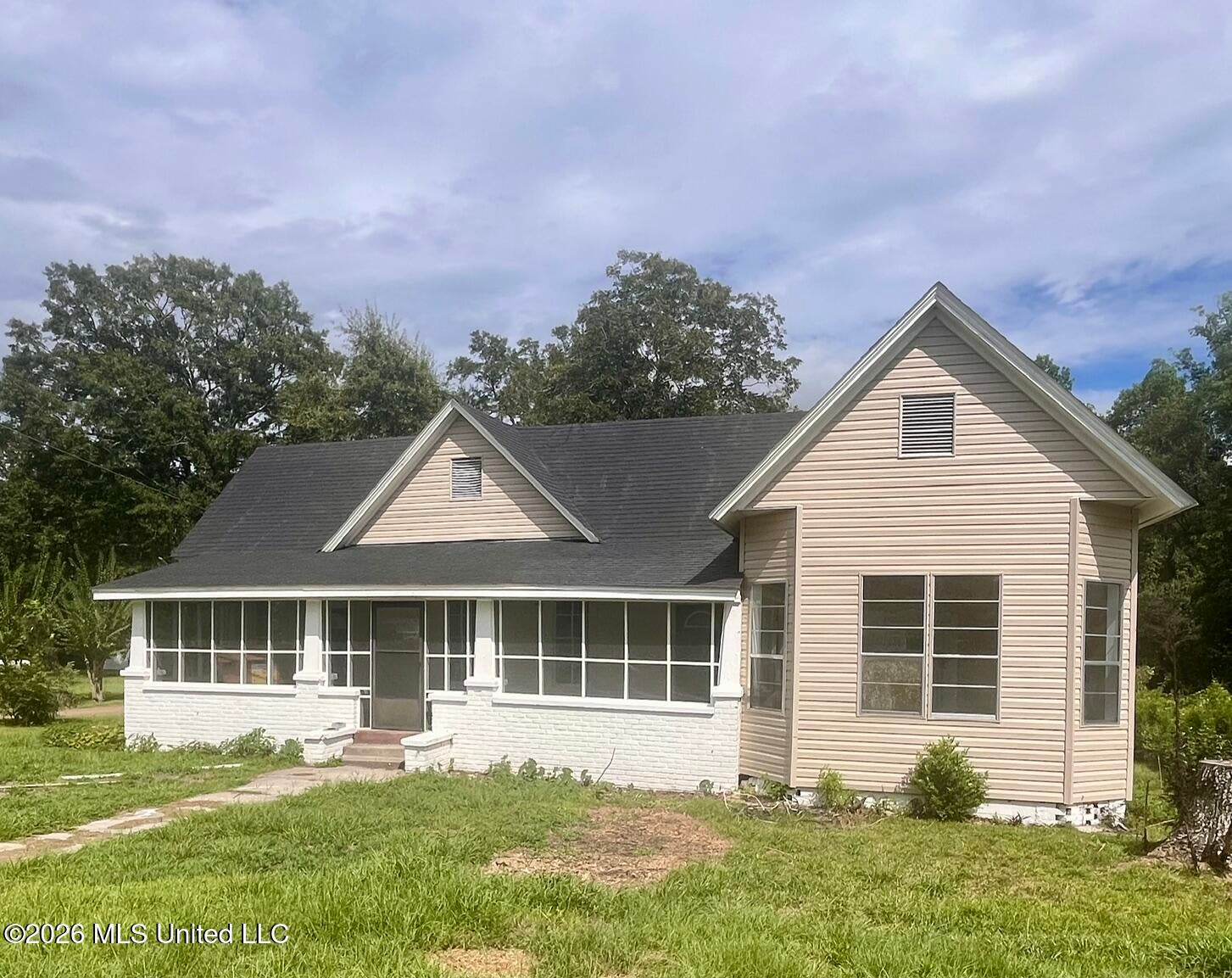 302 E Magnolia Street — photo
