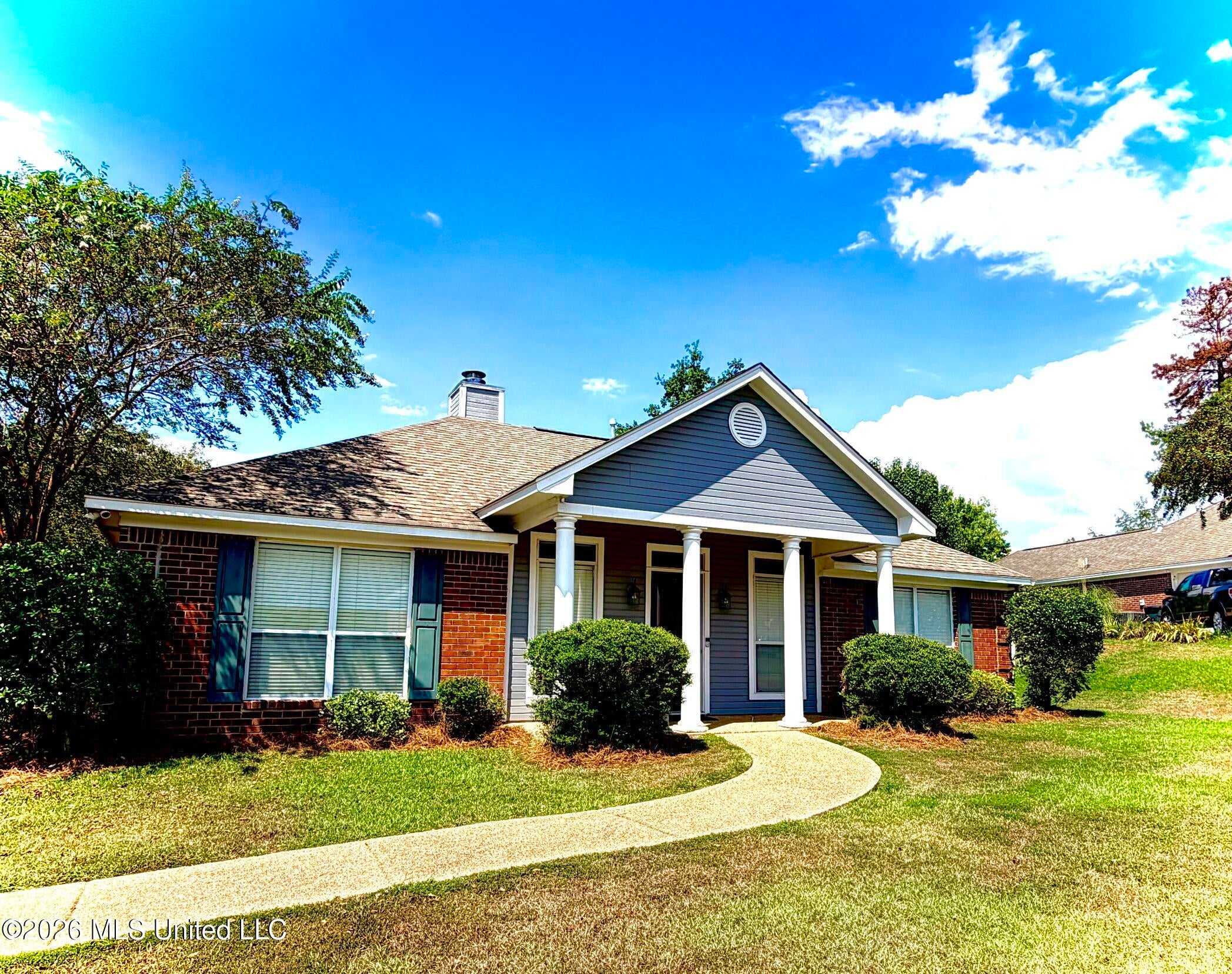 1008 Stonehendge Drive — photo