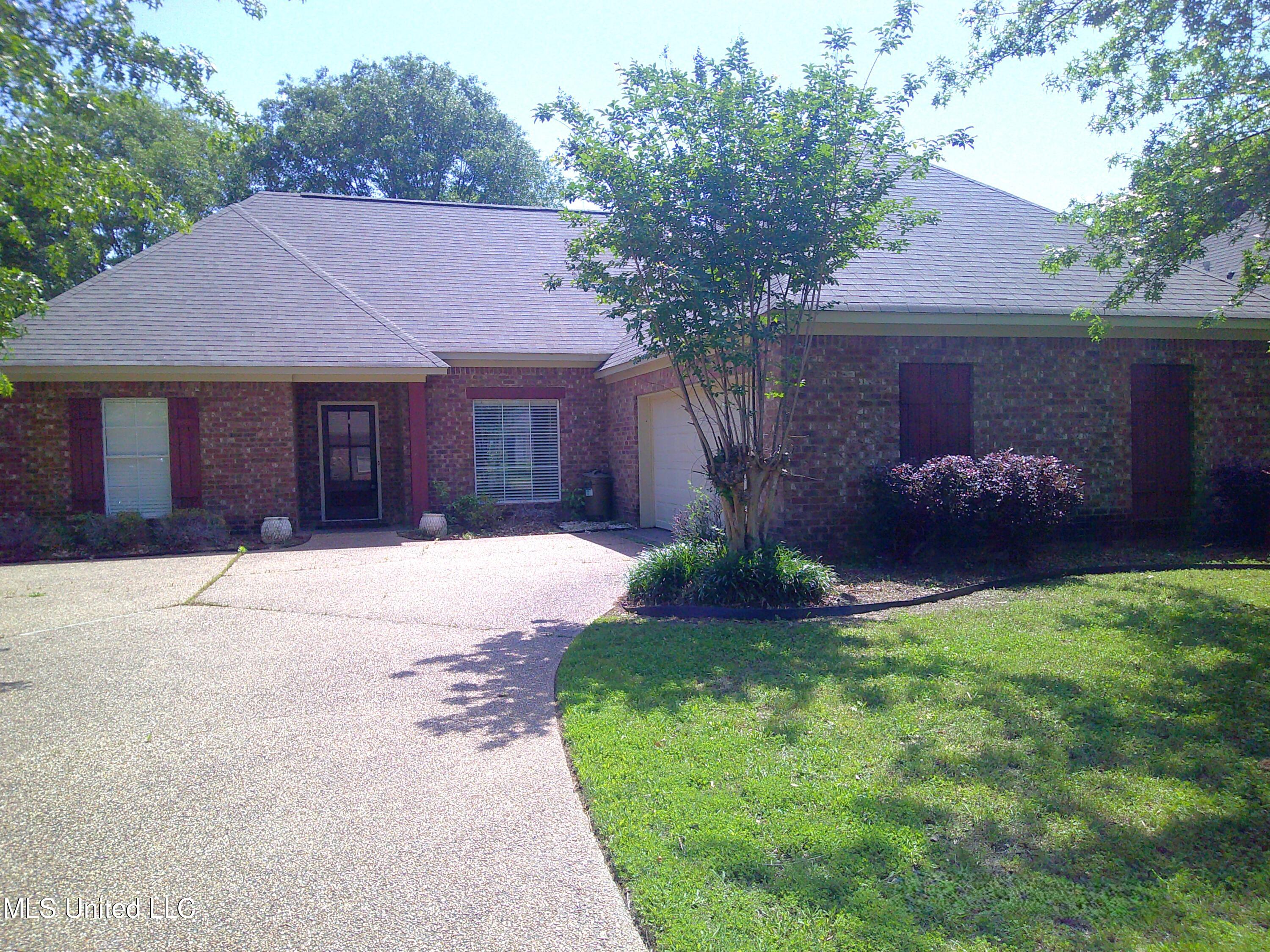 141 Creekside Drive — photo