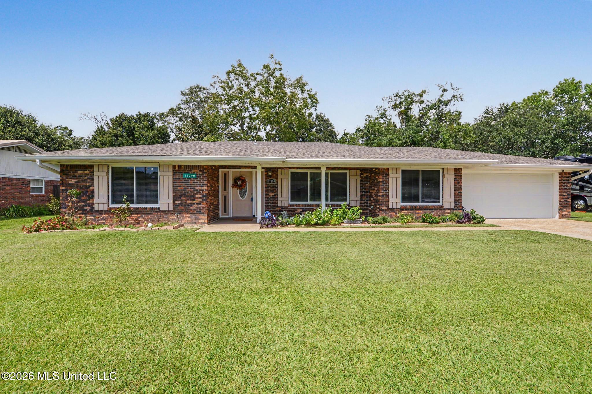 15290 N Parkwood Drive — photo