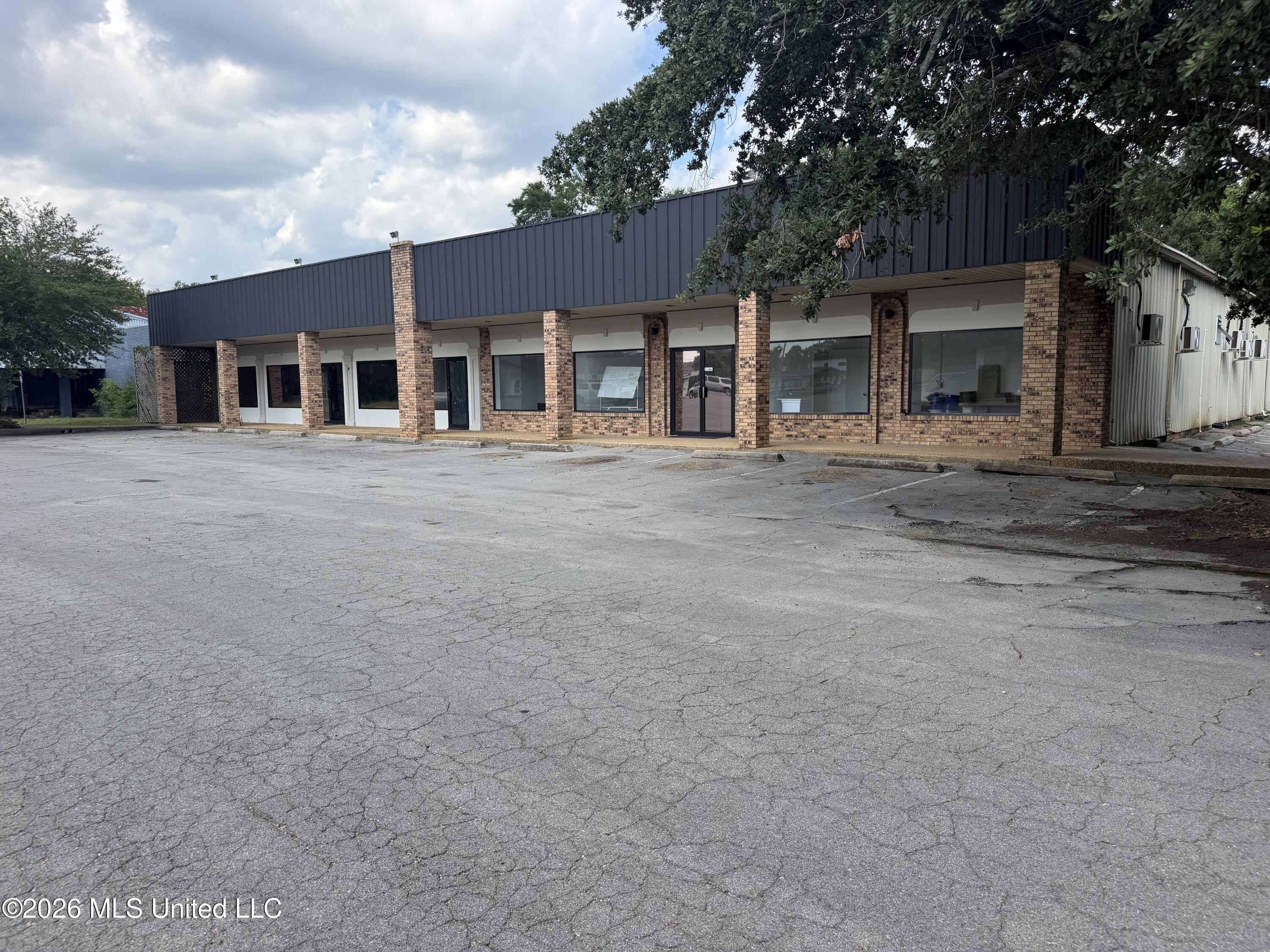 330 Courthouse Road — photo