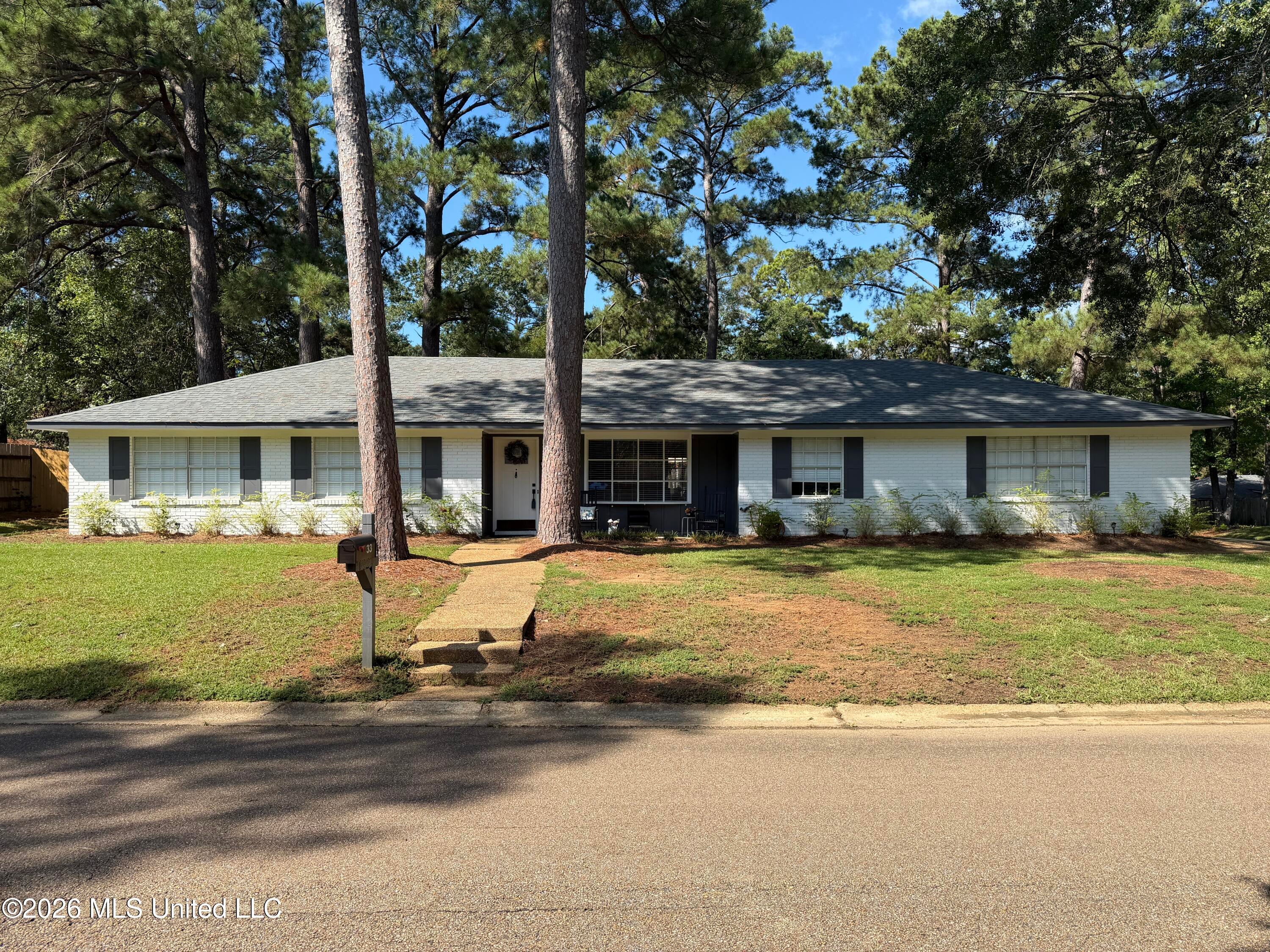 33 Pebble Hill Drive — photo