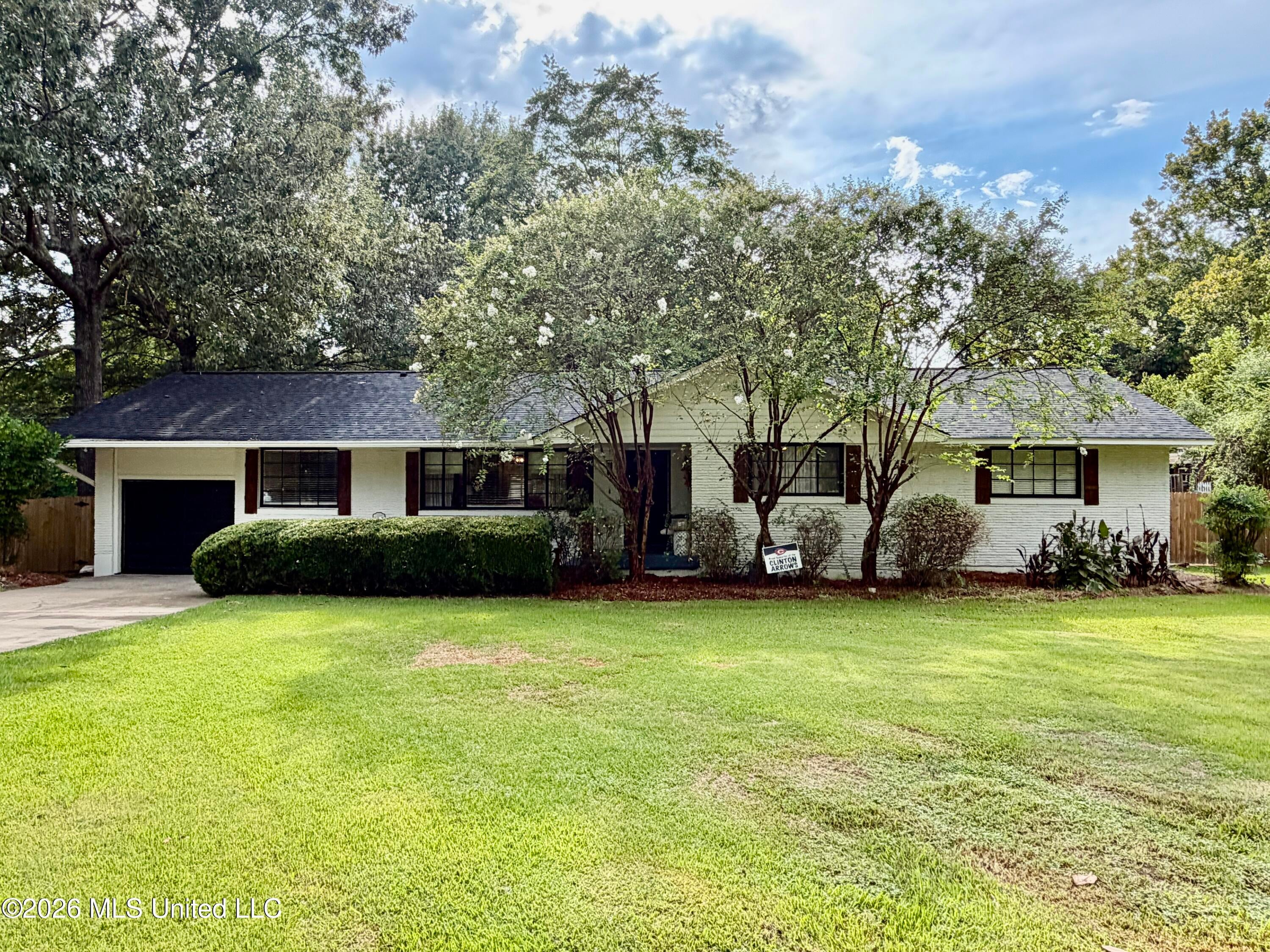 104 Sunset Drive — photo