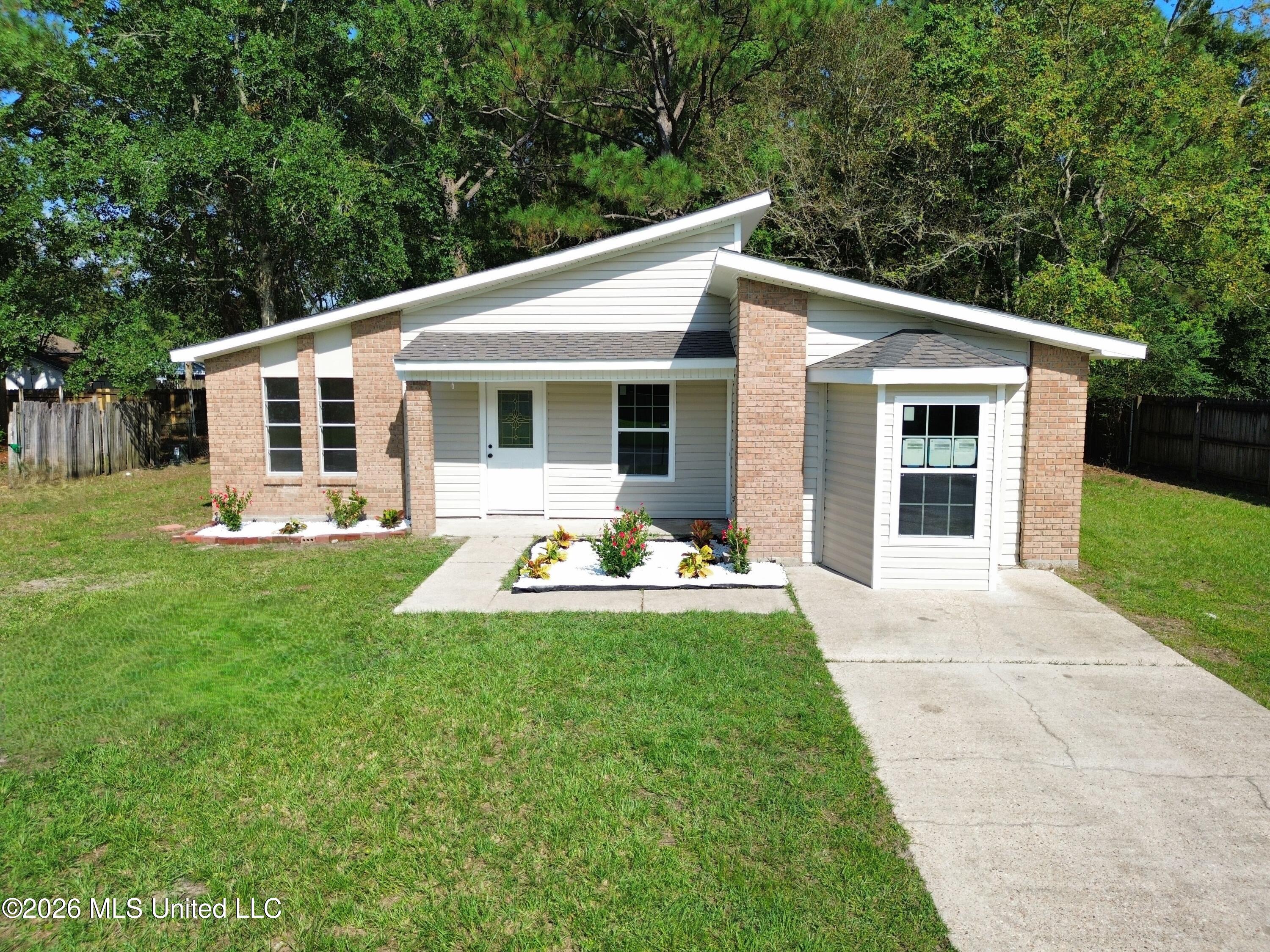 7208 Greenbriar Street — photo