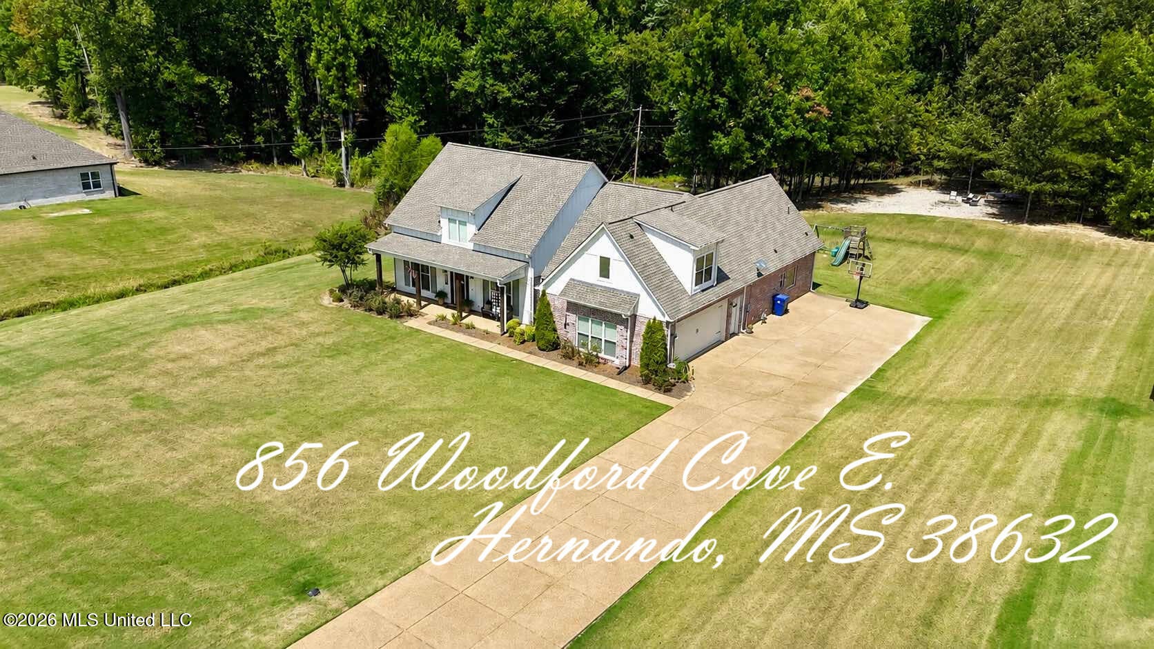 856 E Woodford Cove — photo
