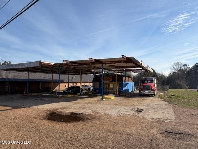 270 Maddox Road — photo